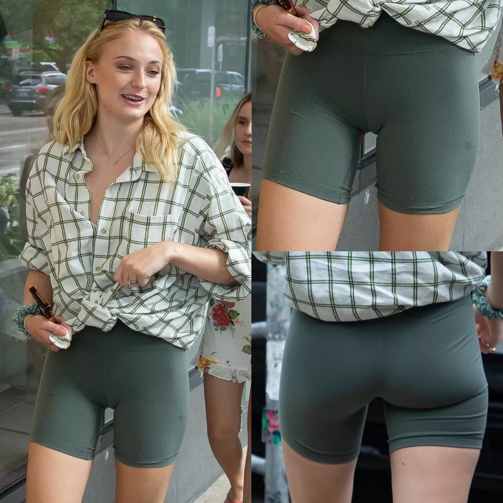 Sophie Turner and her fat,meaty pussy 😍