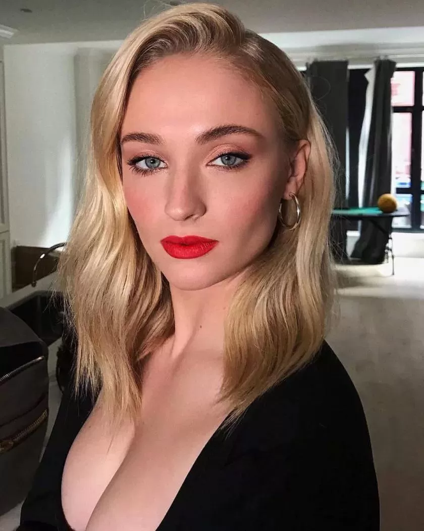 Sophie Turner needs her tits fucked