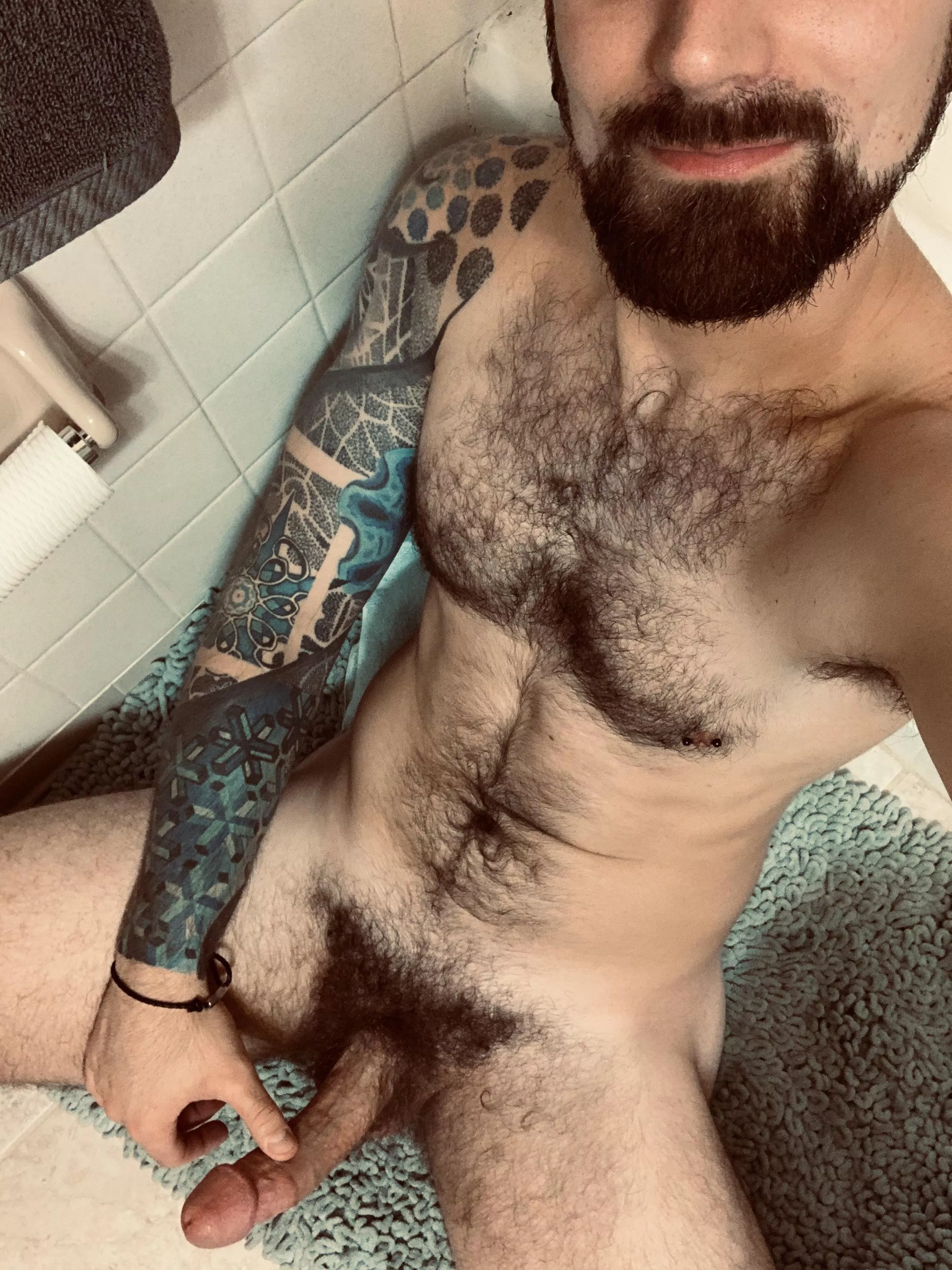 Sorry for the toilet paper, lads. Do you like the pic?