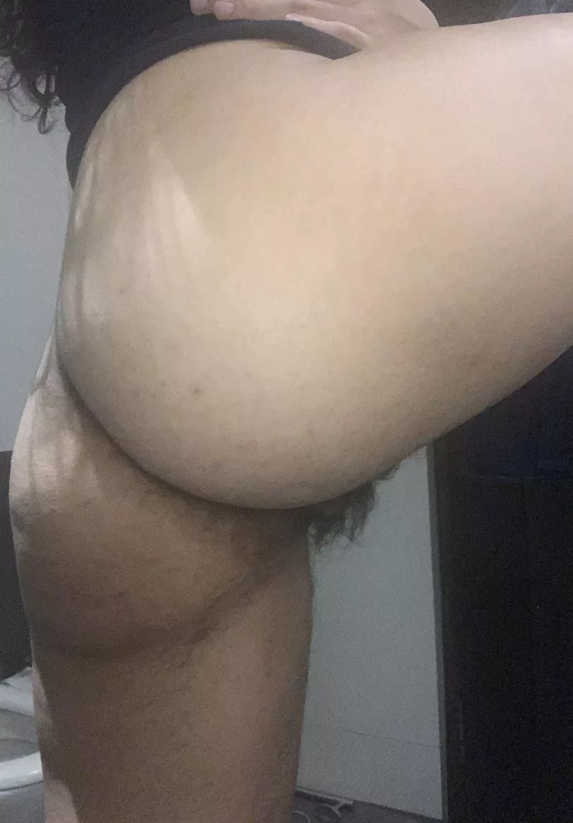 Spread my cheeks ?