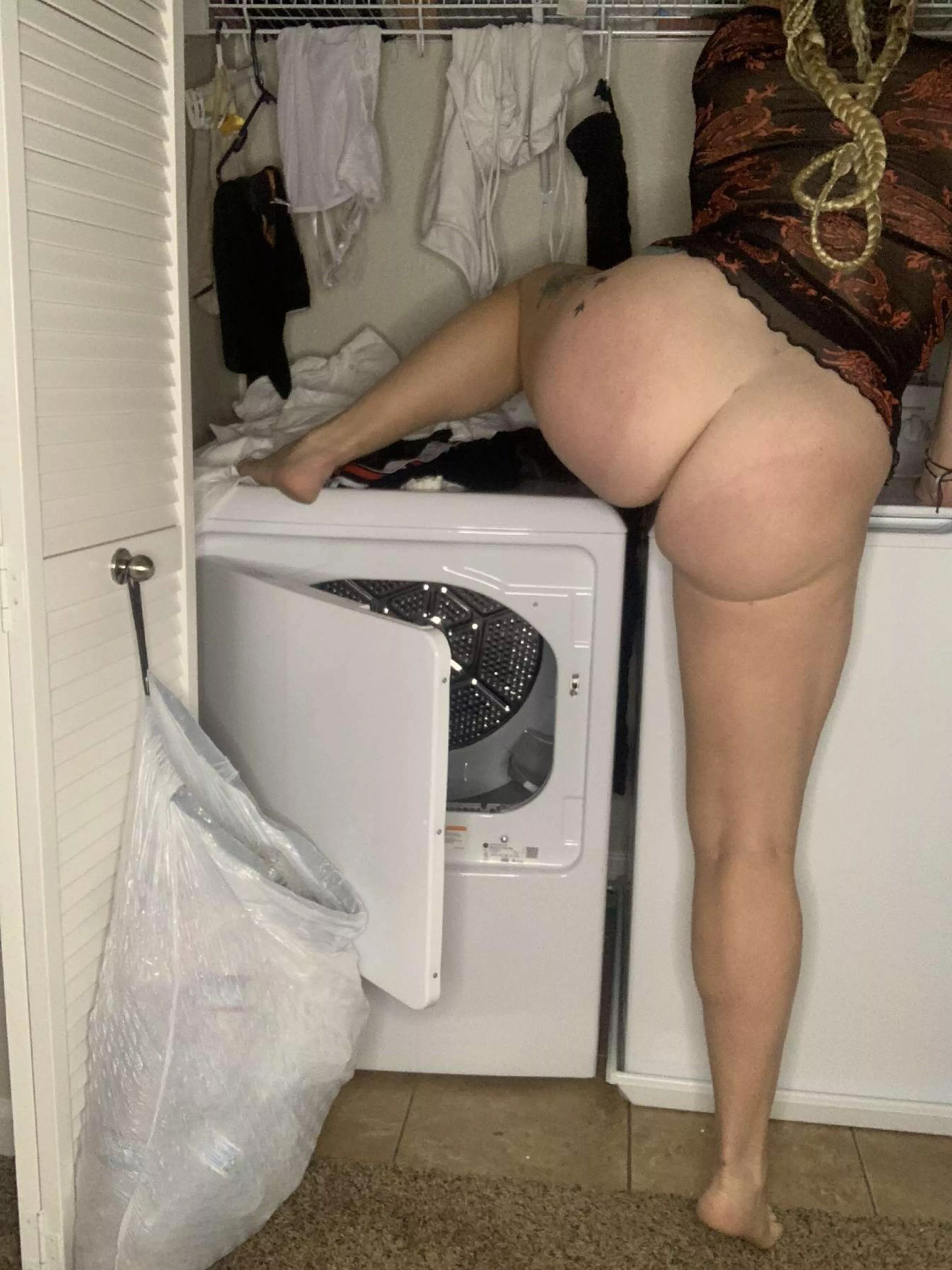 Still getting laundry done. I keep getting distracted 🍑😈