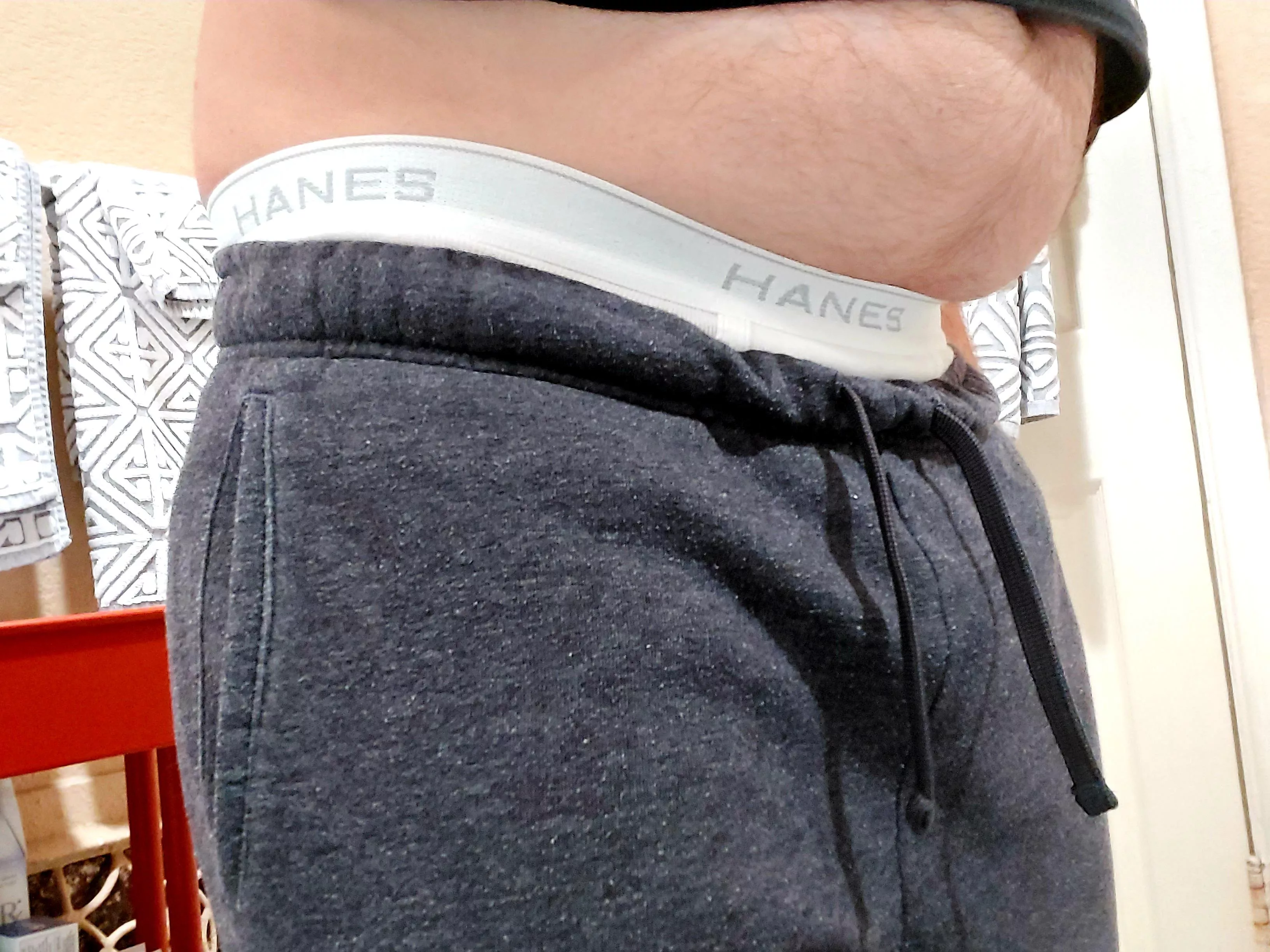 Still in yesterday's, but it's waistband Wednesday. Some pink ones will be replacing TWs today. â¬†ï¸ If you know why.