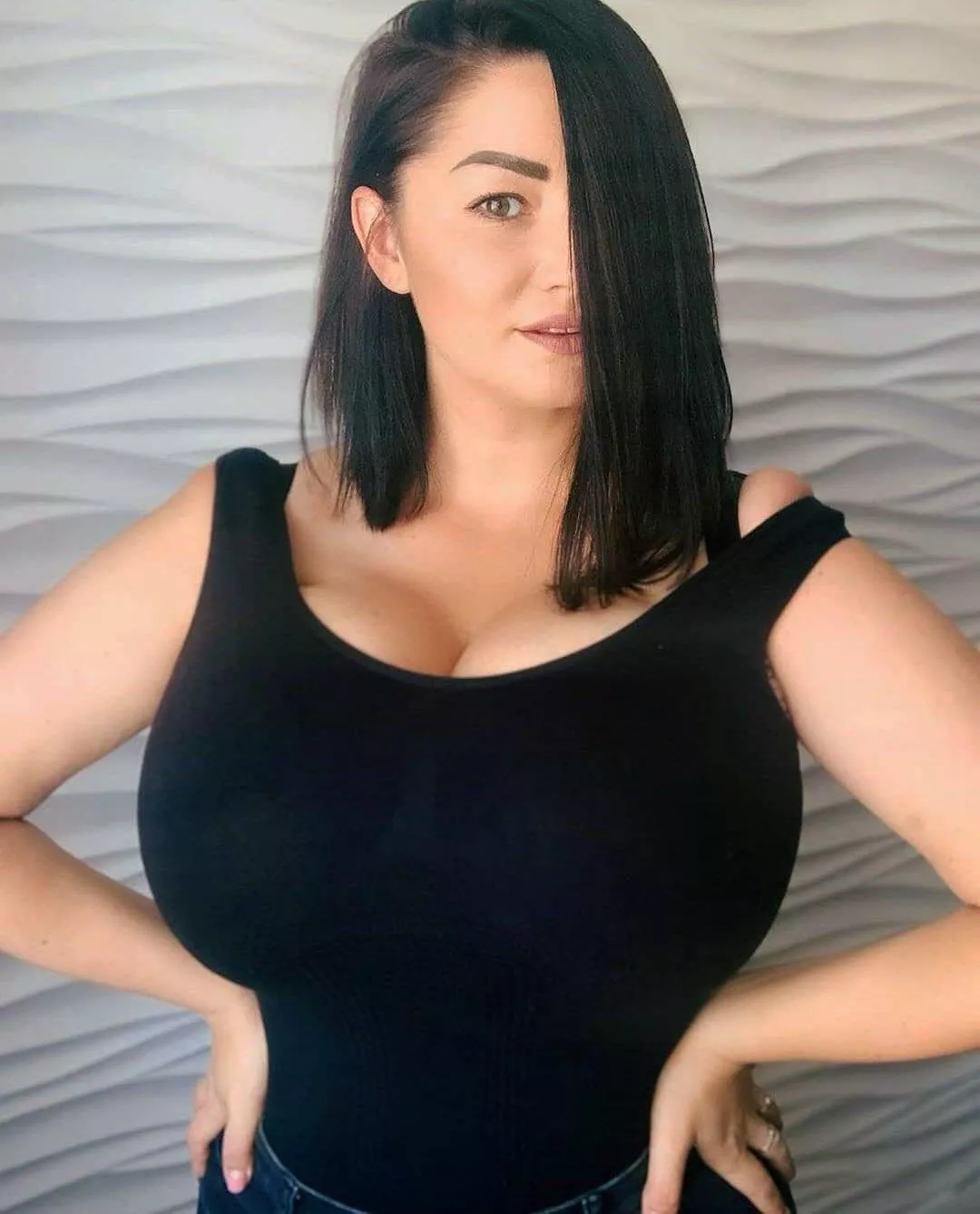 Stretched black top