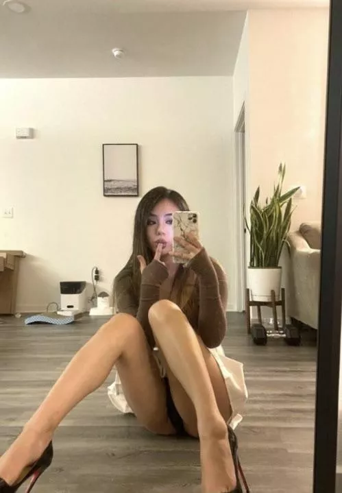 Such lovely skinny legs