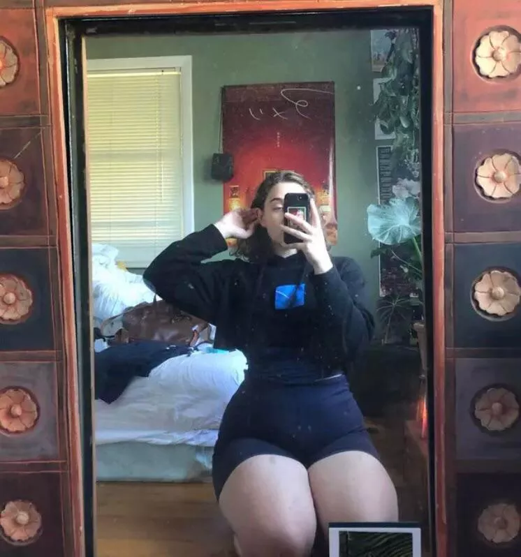 Such thick thighs