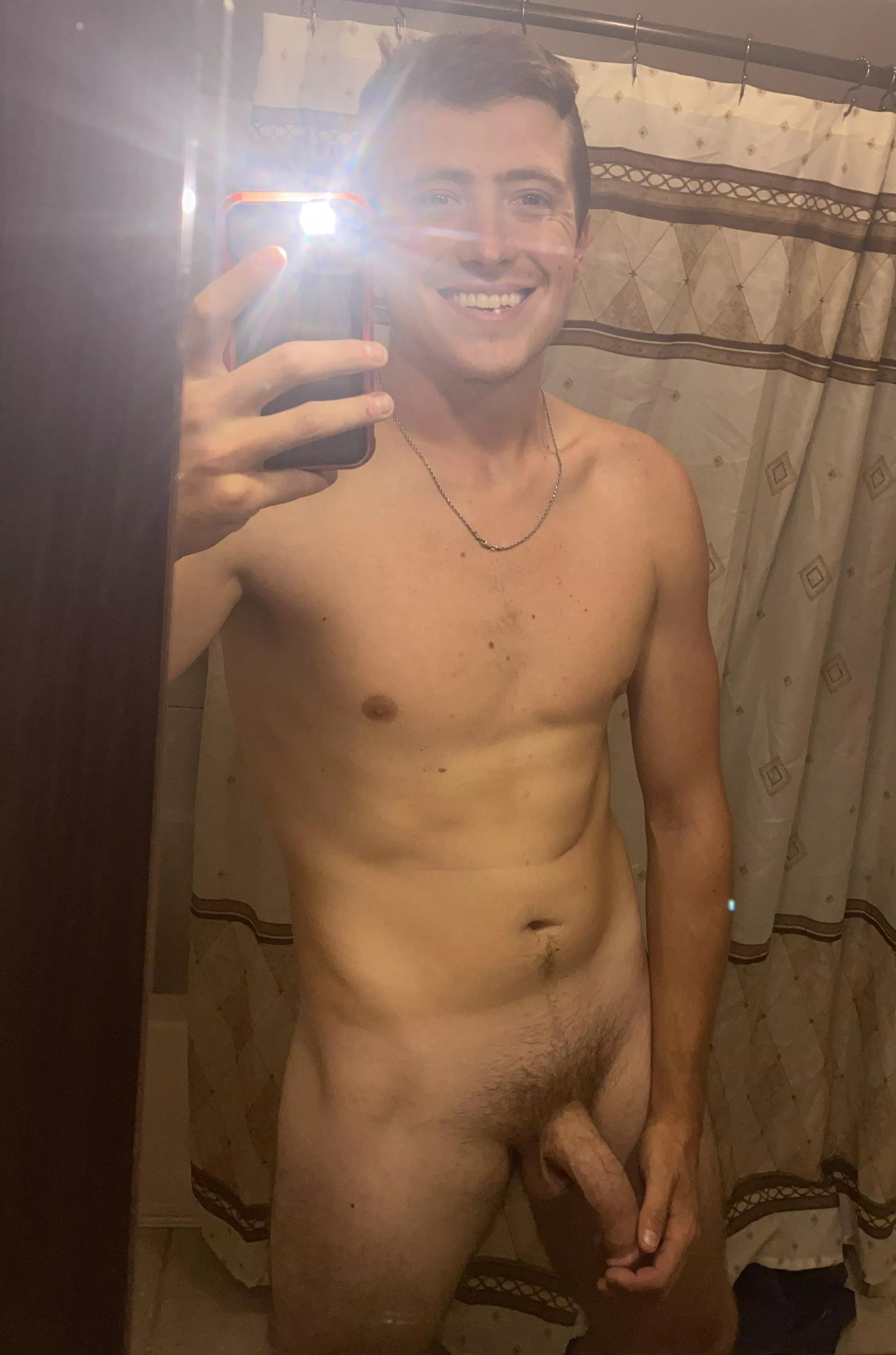 Sunday funday anyone? Iâ€™d love to get this big dick hard