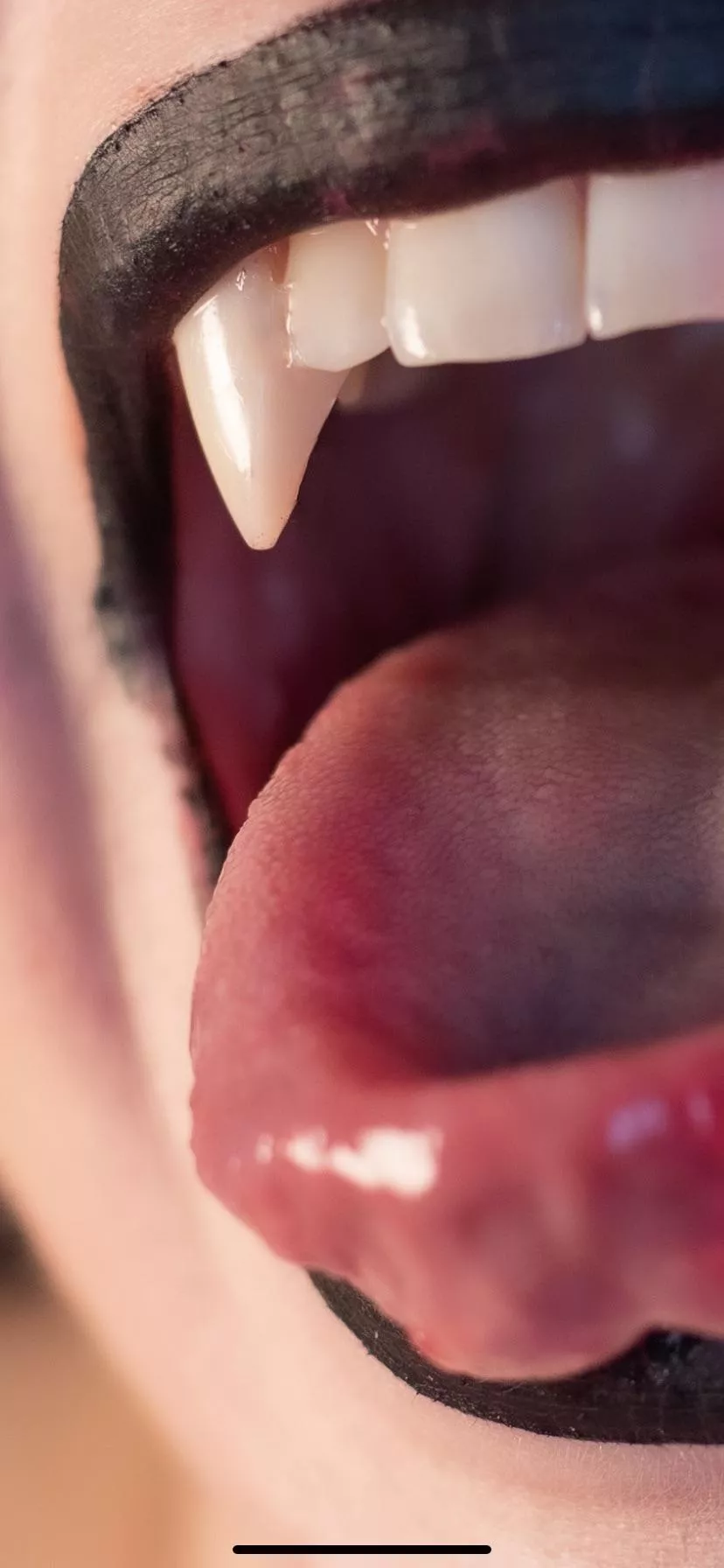 Super macro POV 👄 Stalactite or teeth?