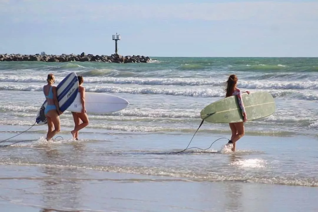 Surfer Ladies Booty