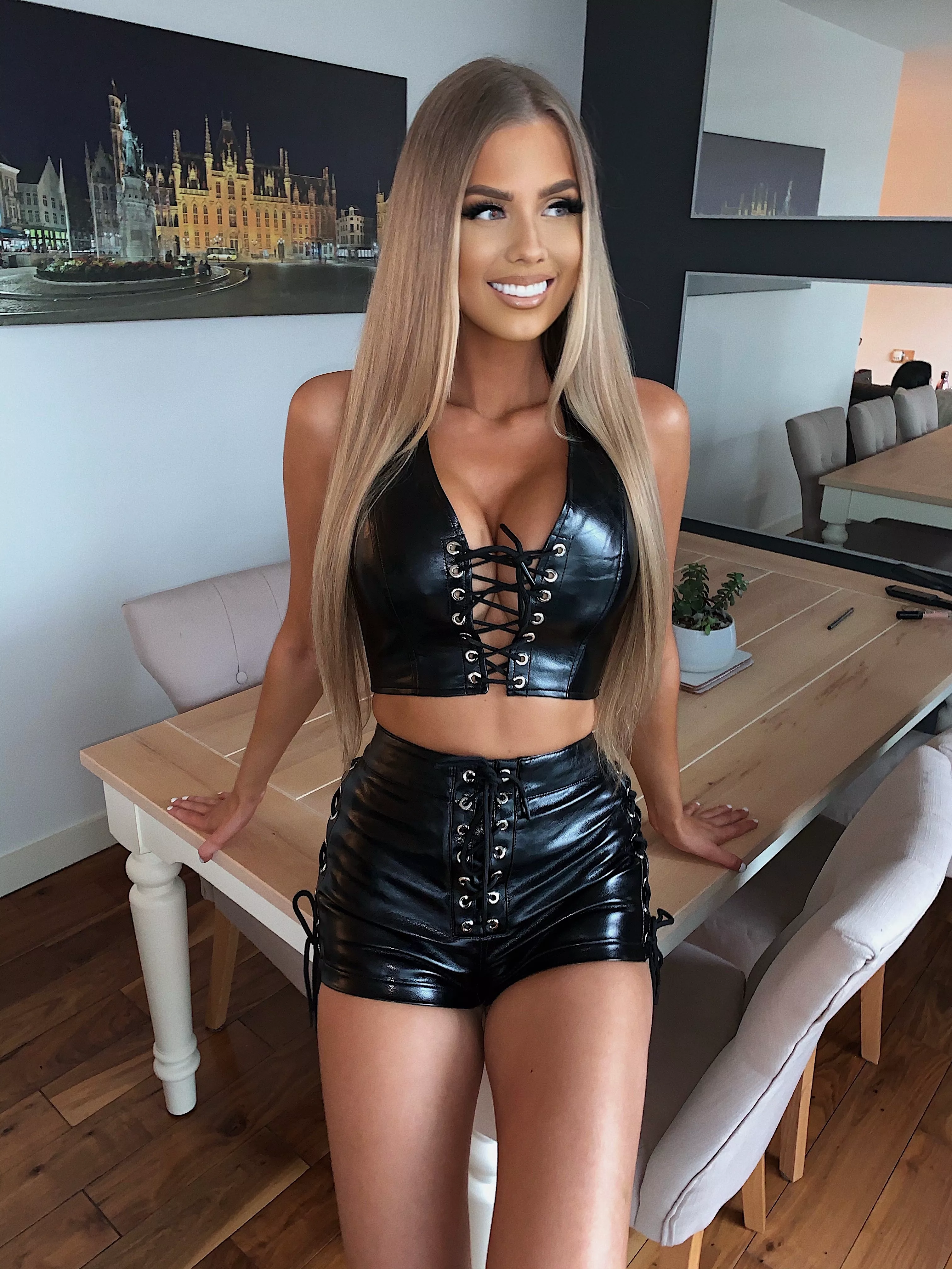 Sylvijaa in Leather Set