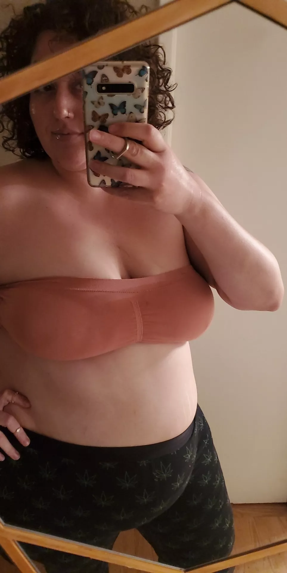 Tall and curvy [f] 6'