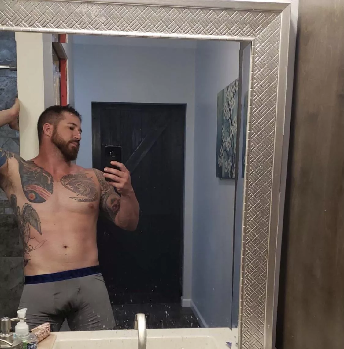 Tatted, navy vet with a bulge. Come check me out . Free trial today only!