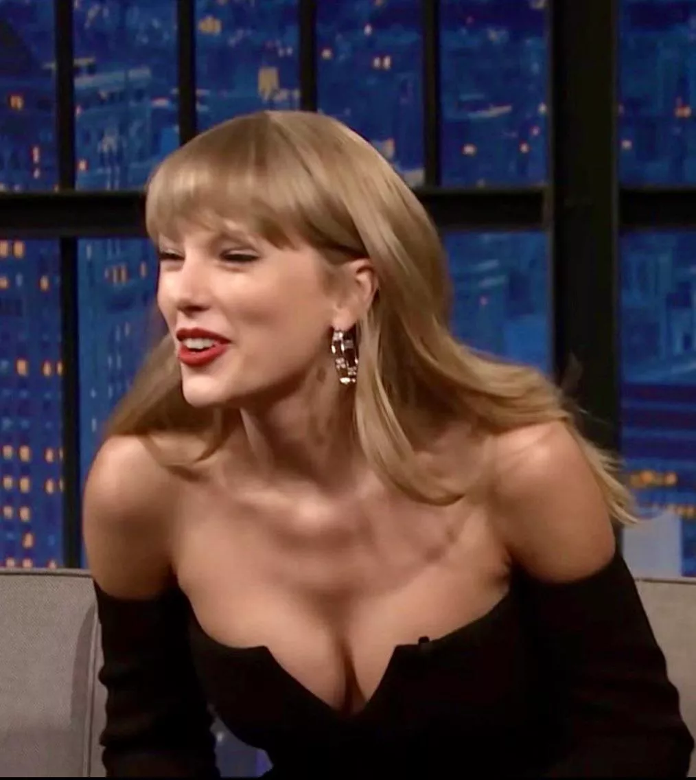 Taylor Swift has an amazing pair of tits!