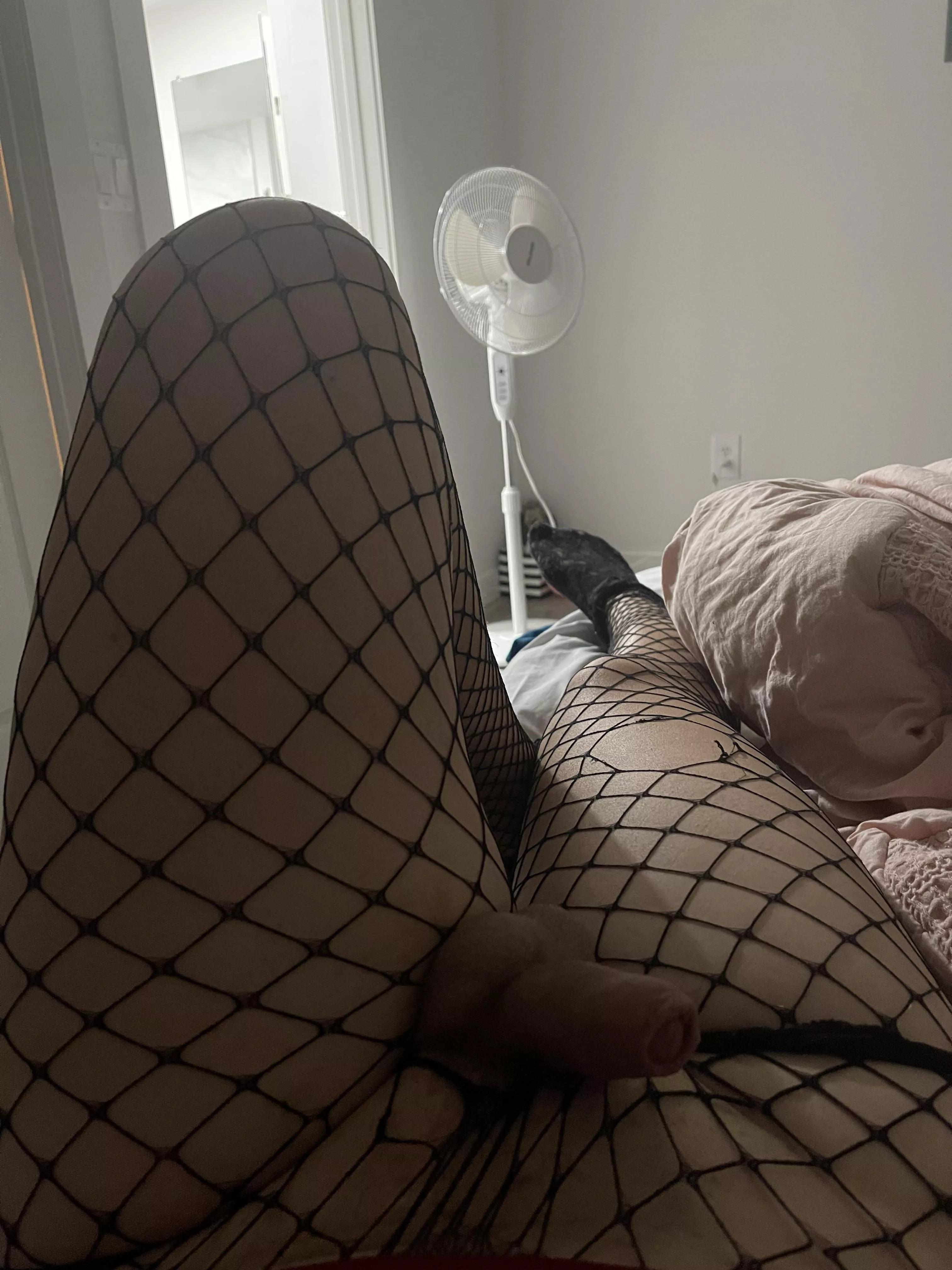 Tell me you would suck my femboy cock without telling me you would suck my femboy cock 🍑💛😸