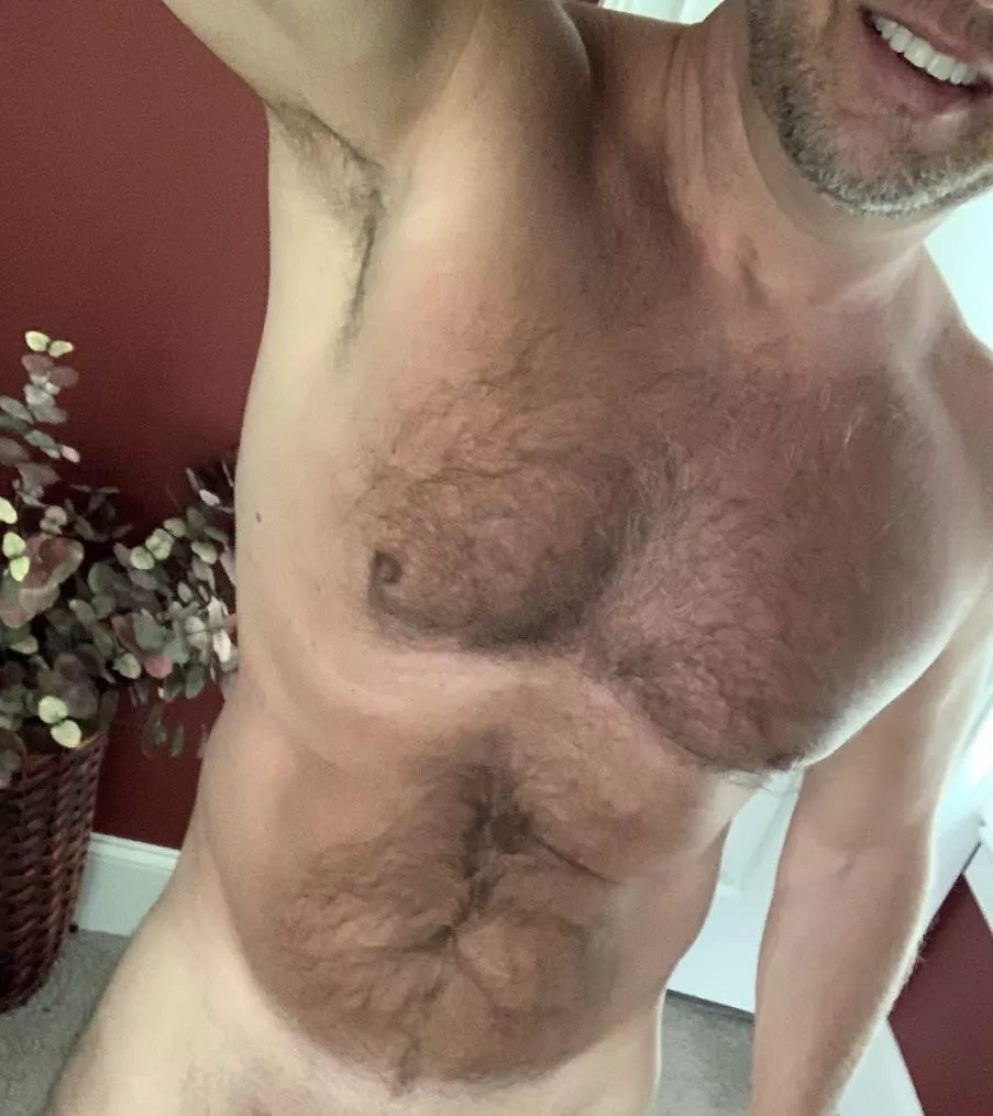 Thanks to overwhelming Reddit response, the chest hair is back (40’s)