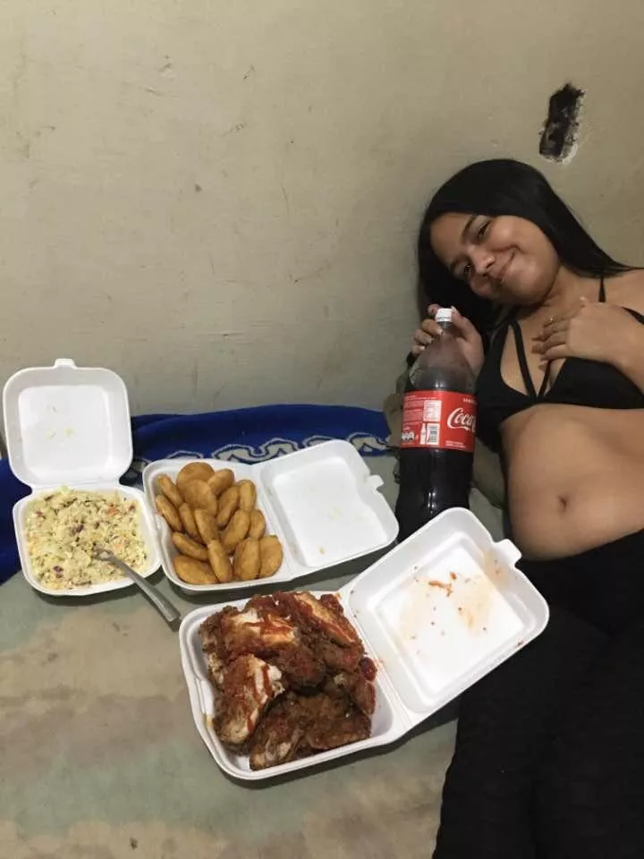 that delicious fried chicken loved it, I almost blew it kik gamezmichelle04🐷🐷