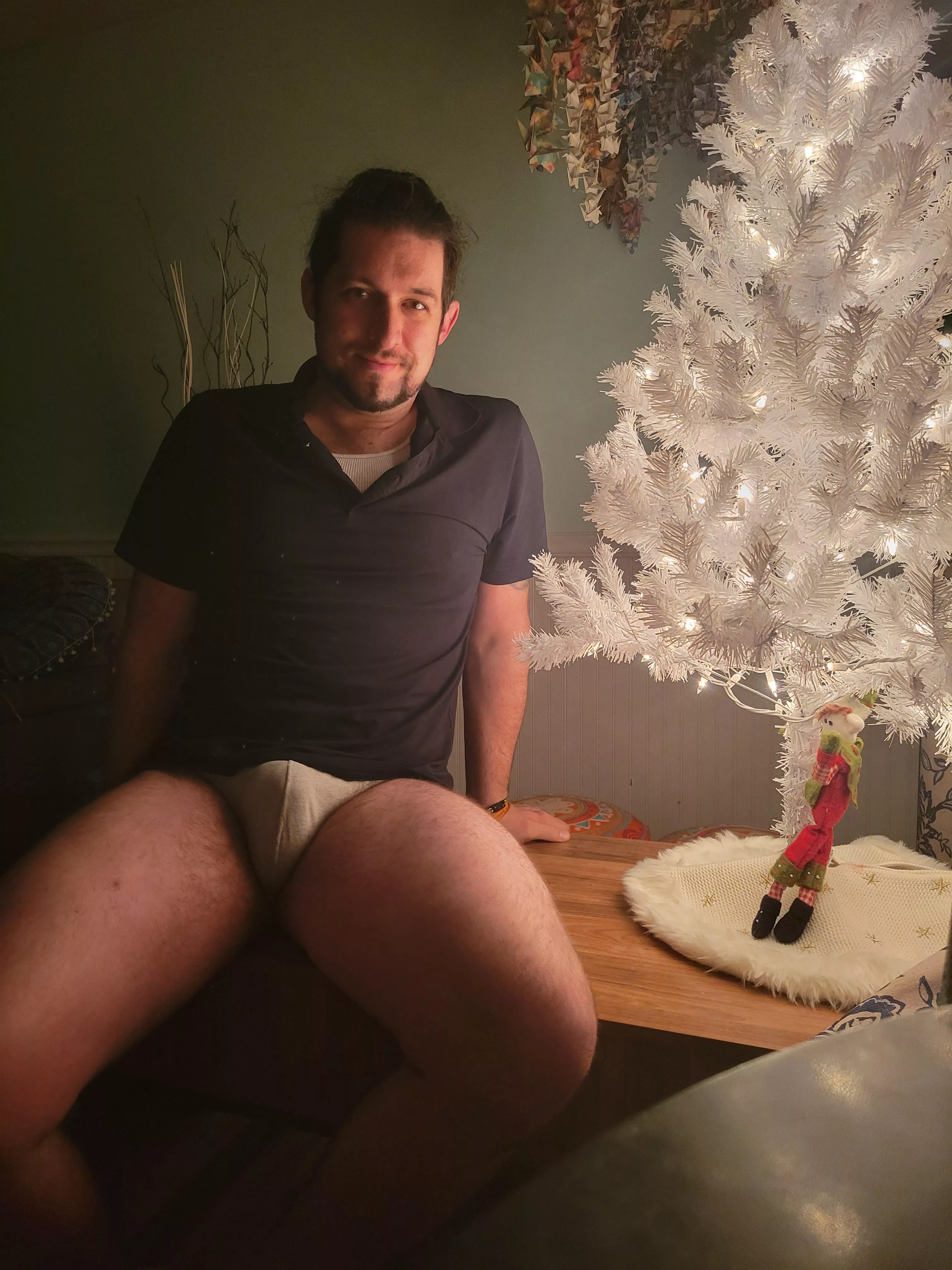 That elf got to see more than he bargained for, its what he gets for hanging around my house at night. 👀🍆 [36]M