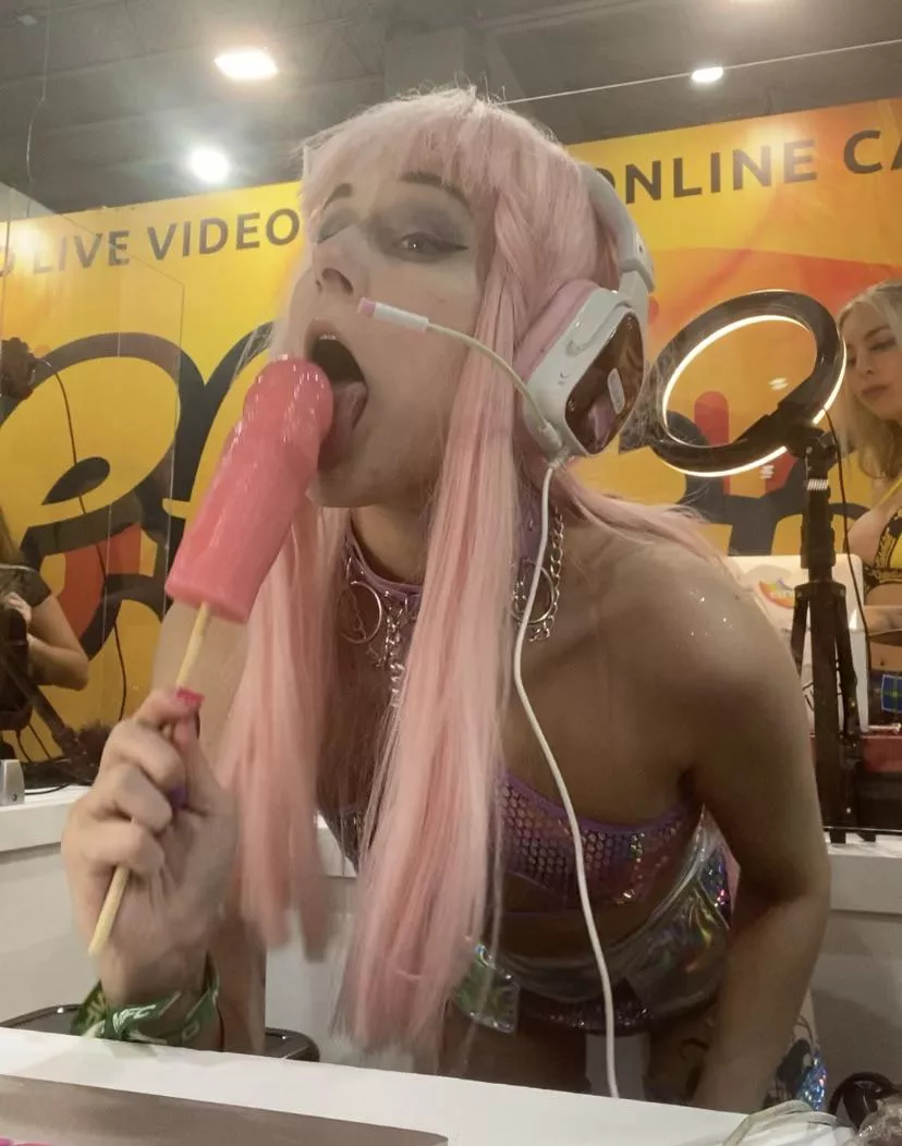 The Chaturbate booth at Exxxotica is always poppin!!