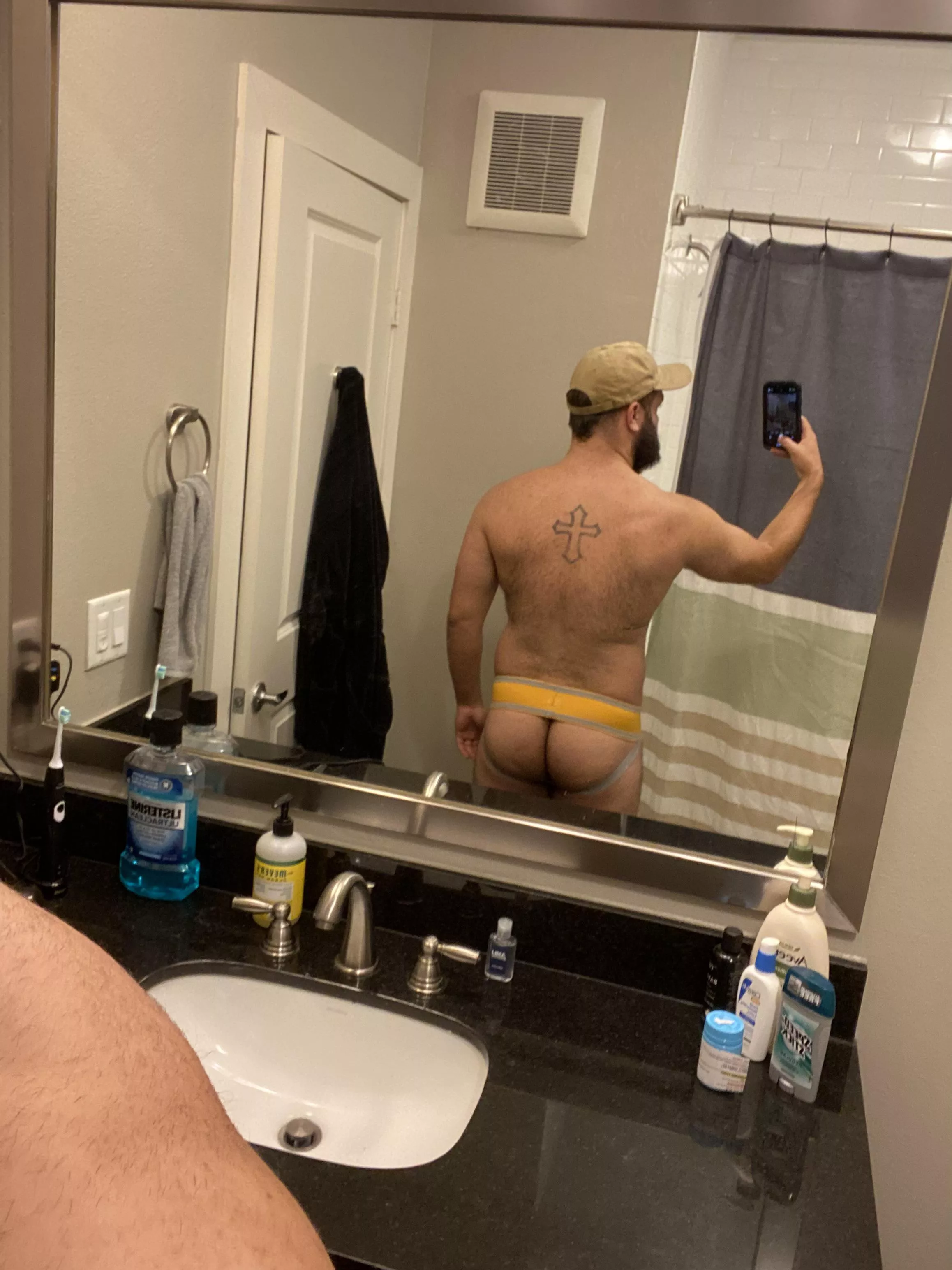 the jock make my ðŸ‘ look good?