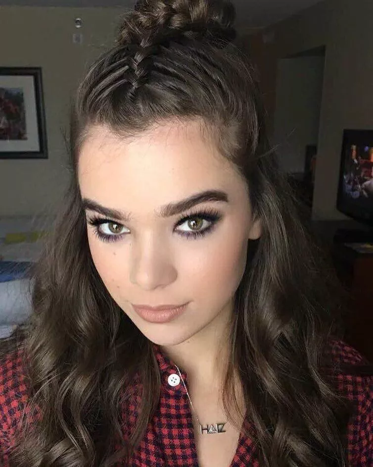 The lengths I would go to just to experience a Hailee Steinfeld blowjob