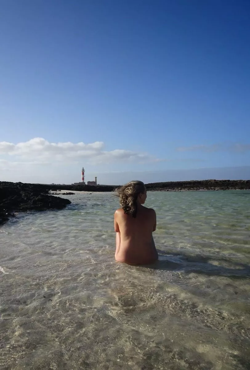 The lighthouse at ElCotillo in Fuerteventura (Holly - _free_to_be_me_ on Twitter)