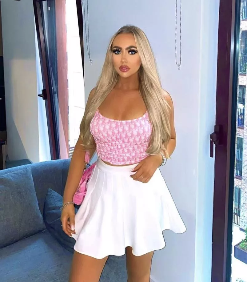 The perfect chav bimbo fuck doll