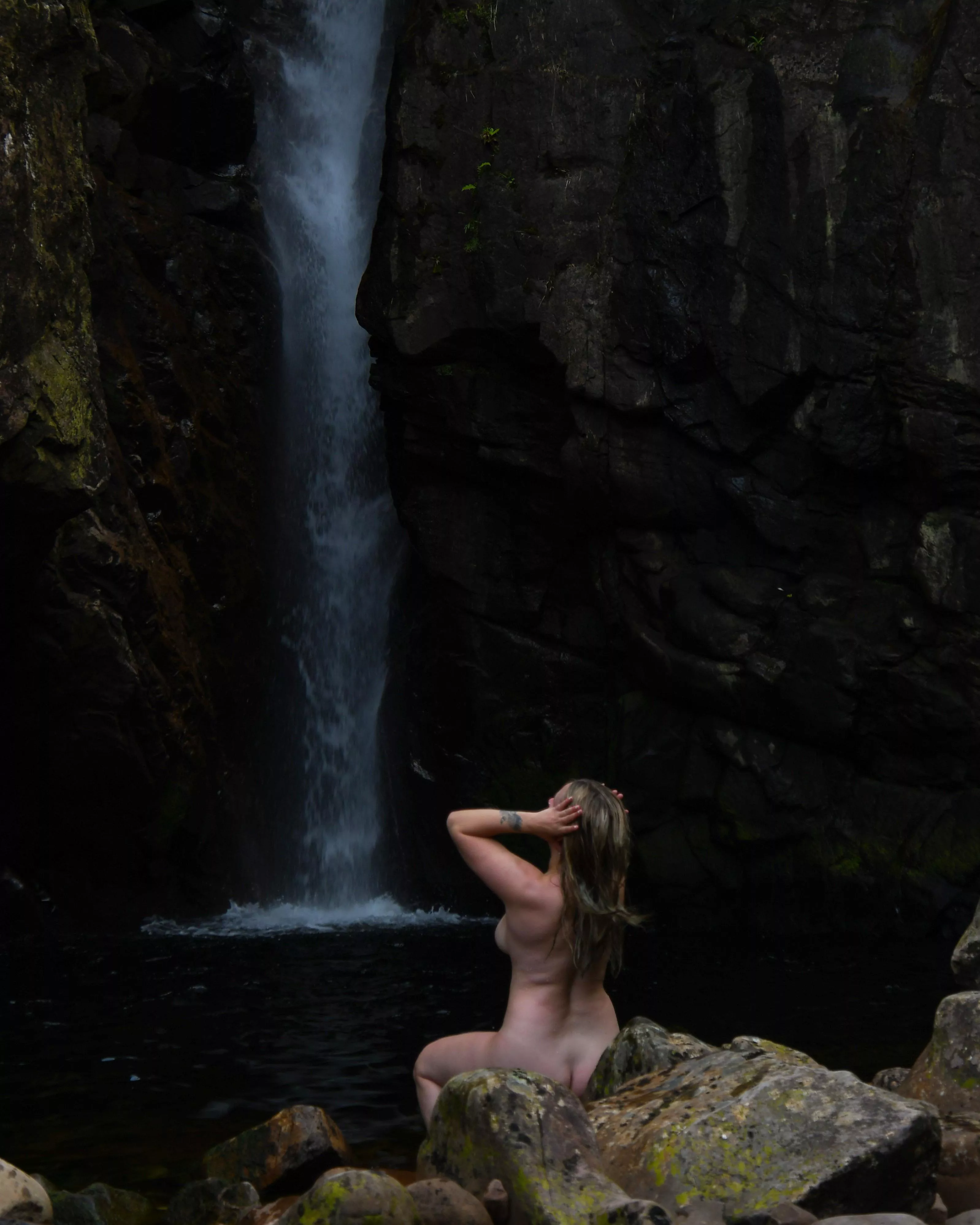 The water was so cool and fresh on my skin, ⁣the sound was otherworldly and swimming under the waterfall itself was, well, I can’t really describe that in words, but there was a connection. ⁣