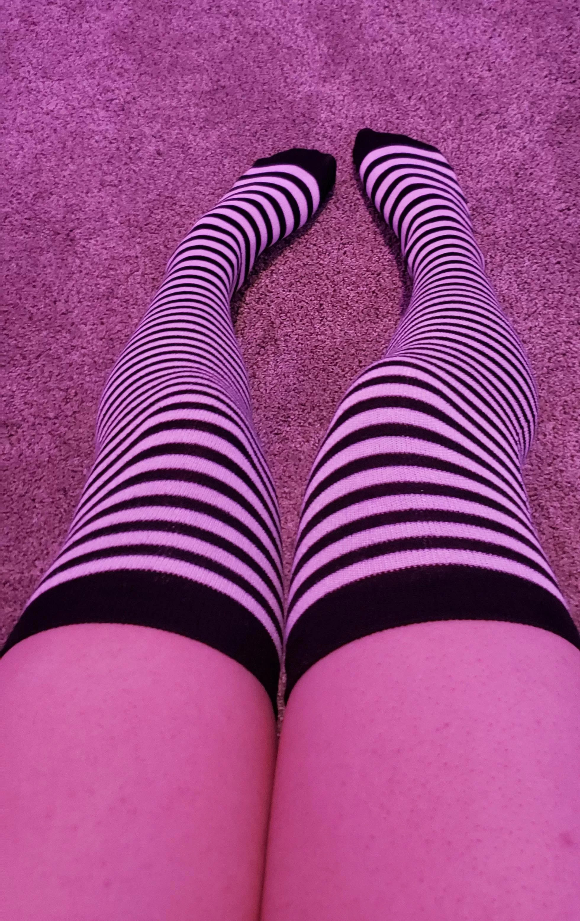 These are literally the best things I've ever worn, game changer 💀💀 NOW WORSHIP THE THIGHS 😈😈