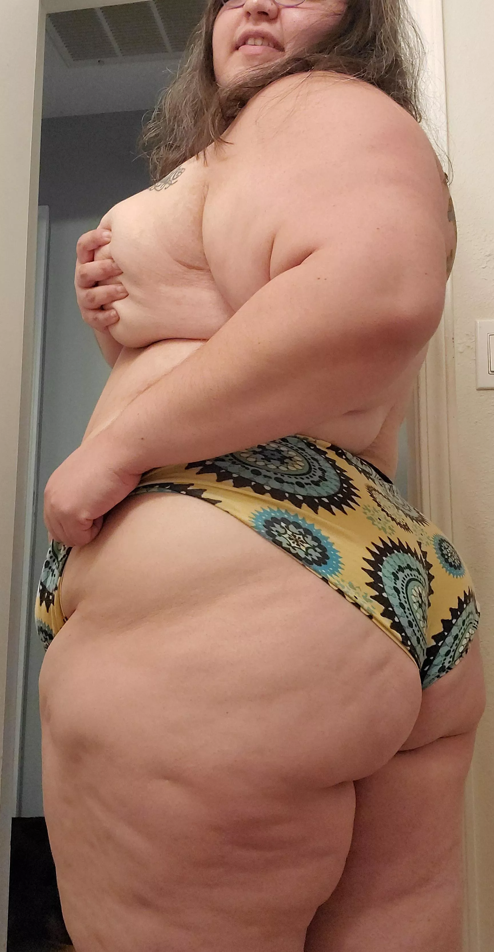 These panties are on their last leg but they just make my ass look so good! 👌