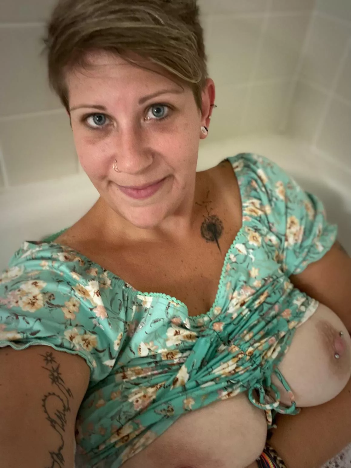 Thicc curvy tatted and pierced MILF gone bad! ðŸ˜ˆ Would you play with me???ðŸ˜‡ðŸ˜˜