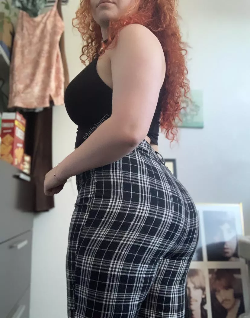 thick redhead gf, anyone?