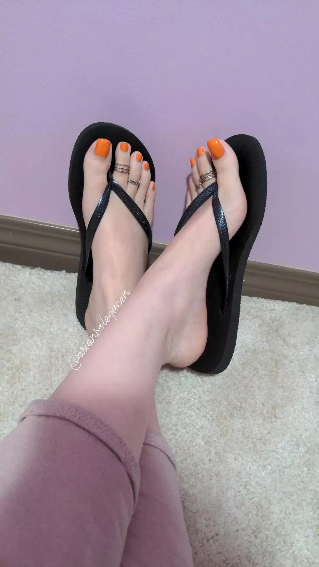 Think you can get through No Nut November while looking at these feet? 😈