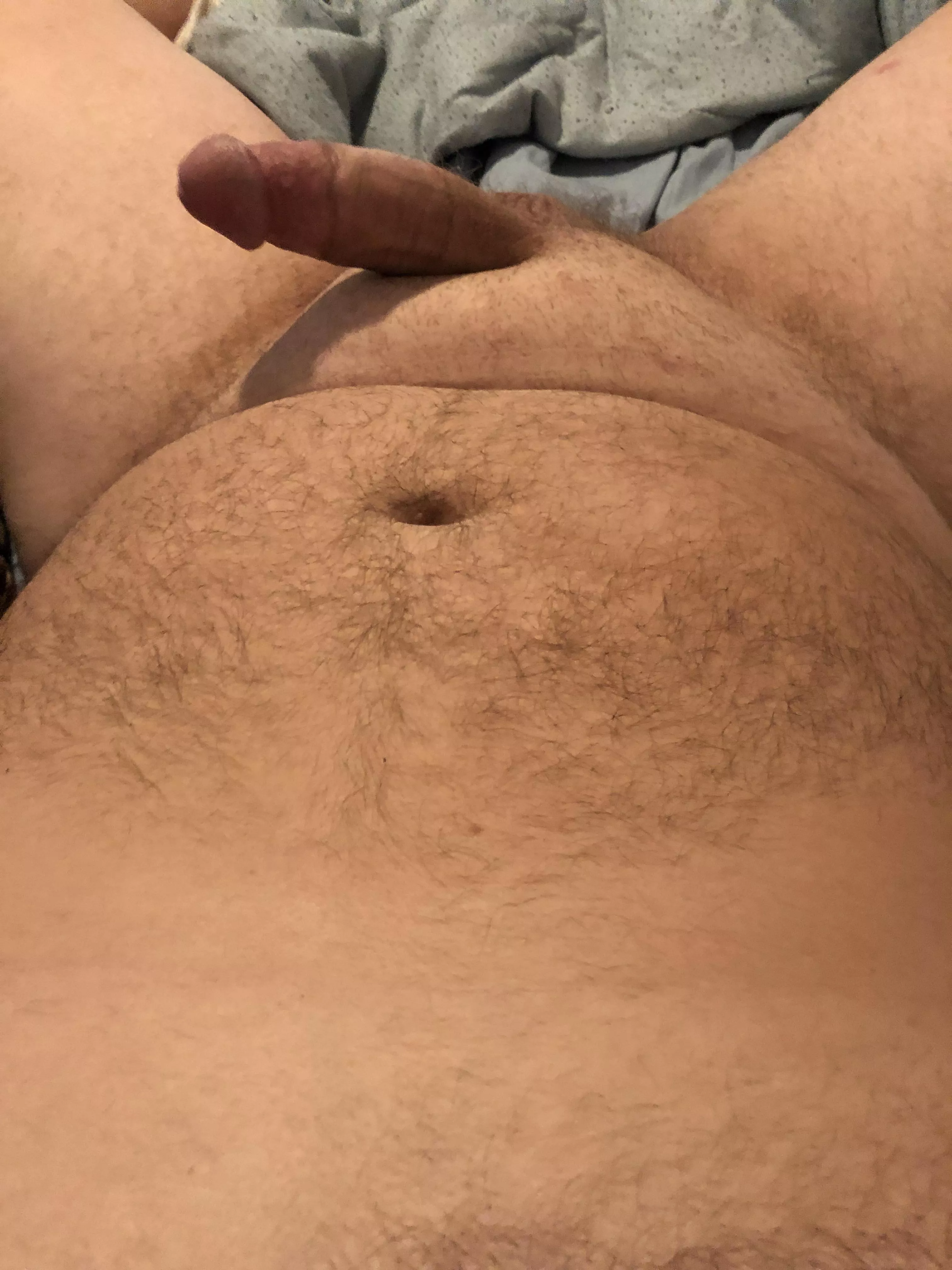 This daddy needs to nut. Anyone wanna play on kik or snap?