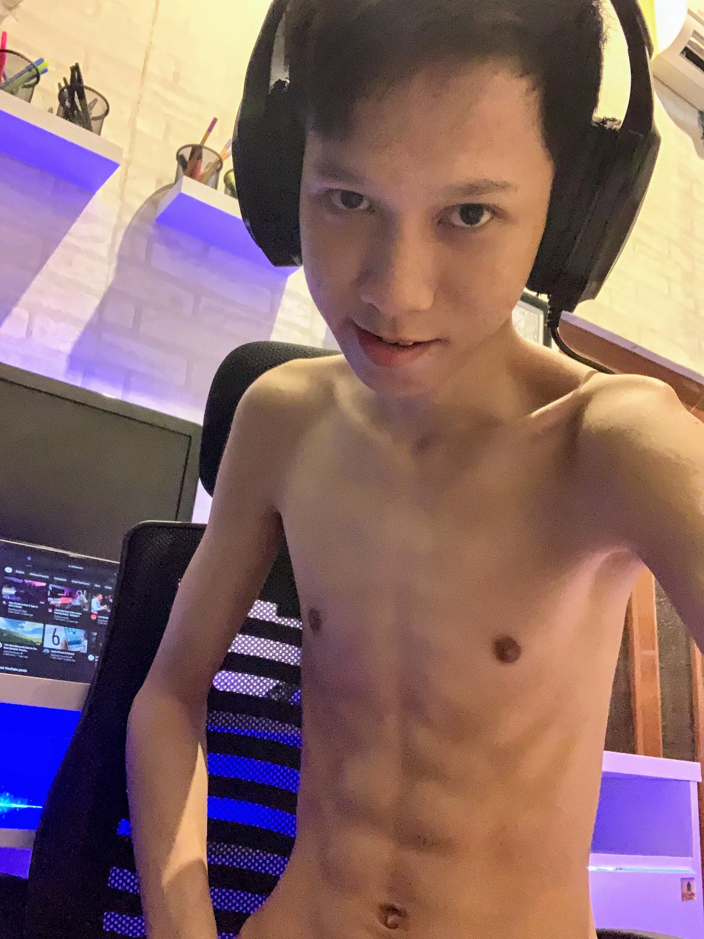 This gaymer boy with abs is ready to play ðŸ˜ˆ