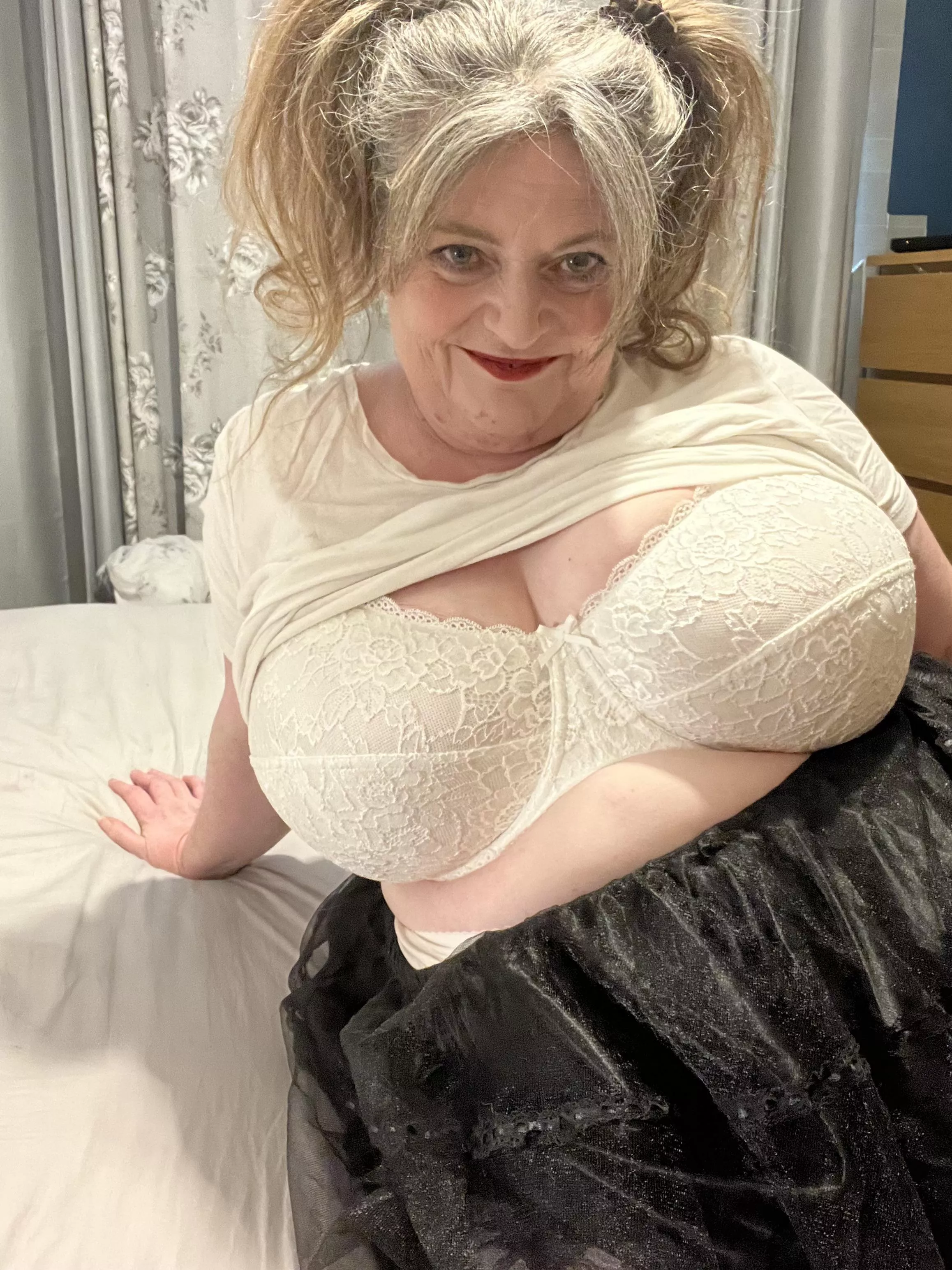 This gilf loves to act the innocent! X