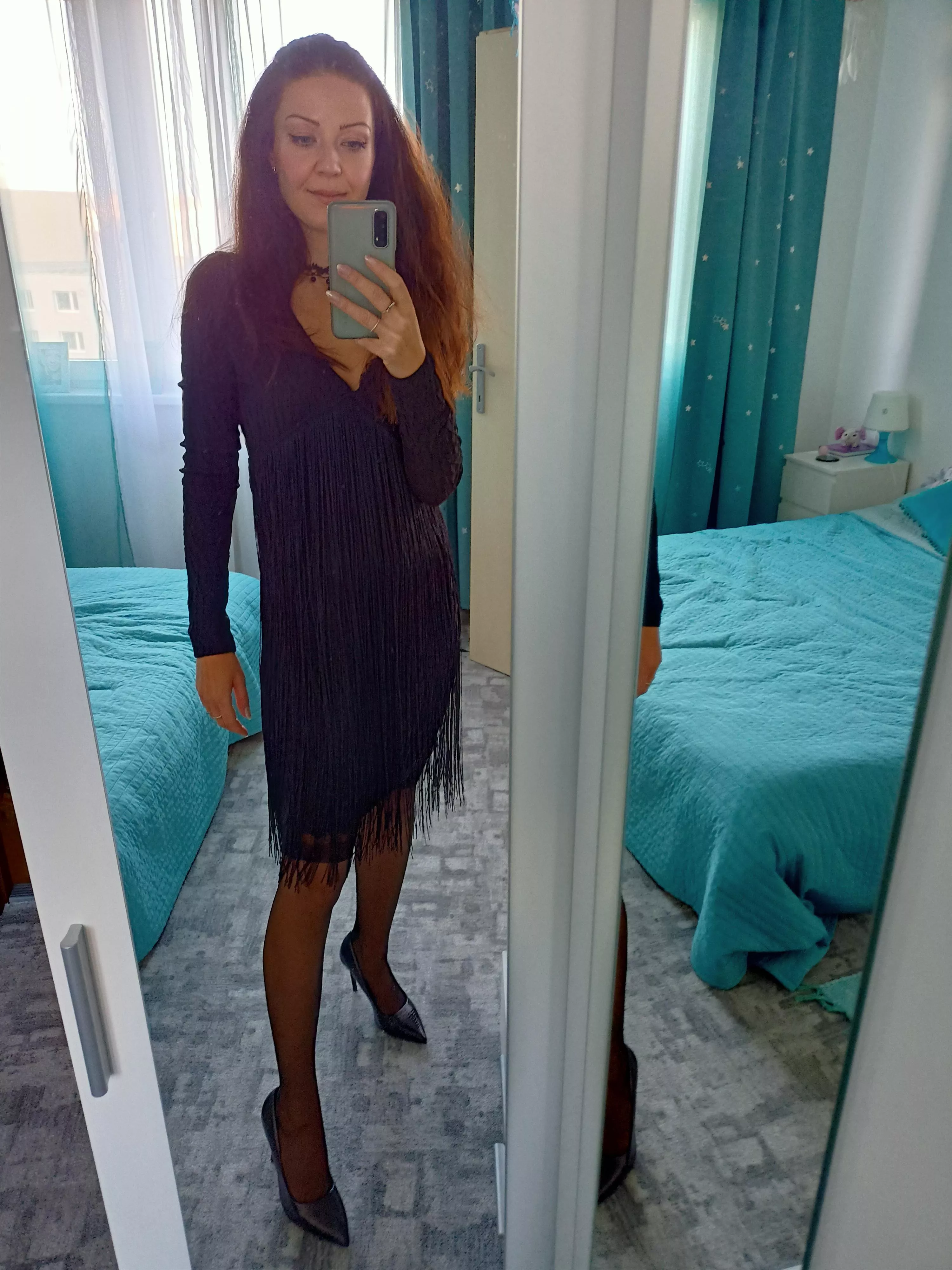 This is how I like to combine tights: with a black tassel dress and high heels