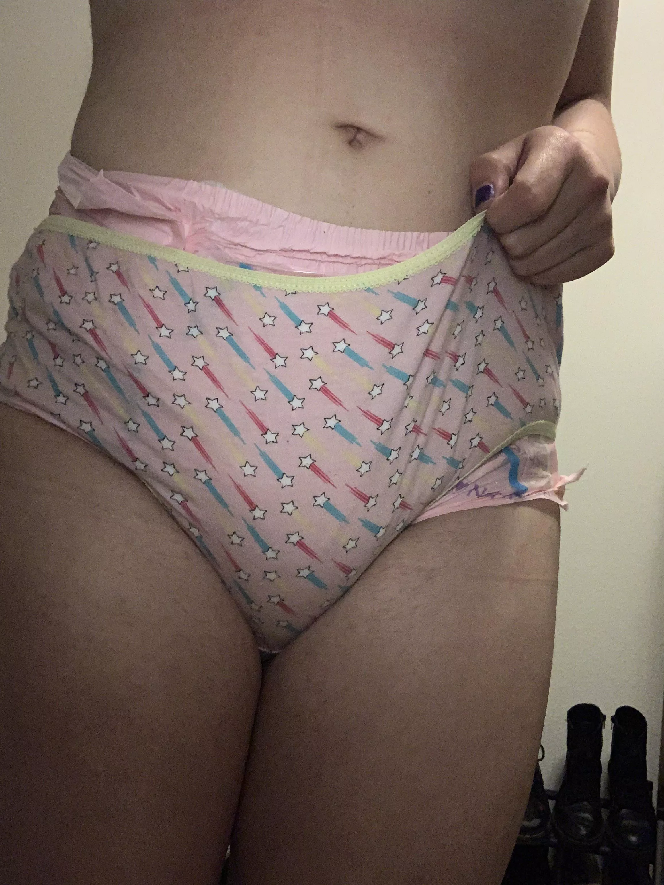 This is how real women wear their big girl undies right? Or is this just another thing that only cuck babies like me do 🥺