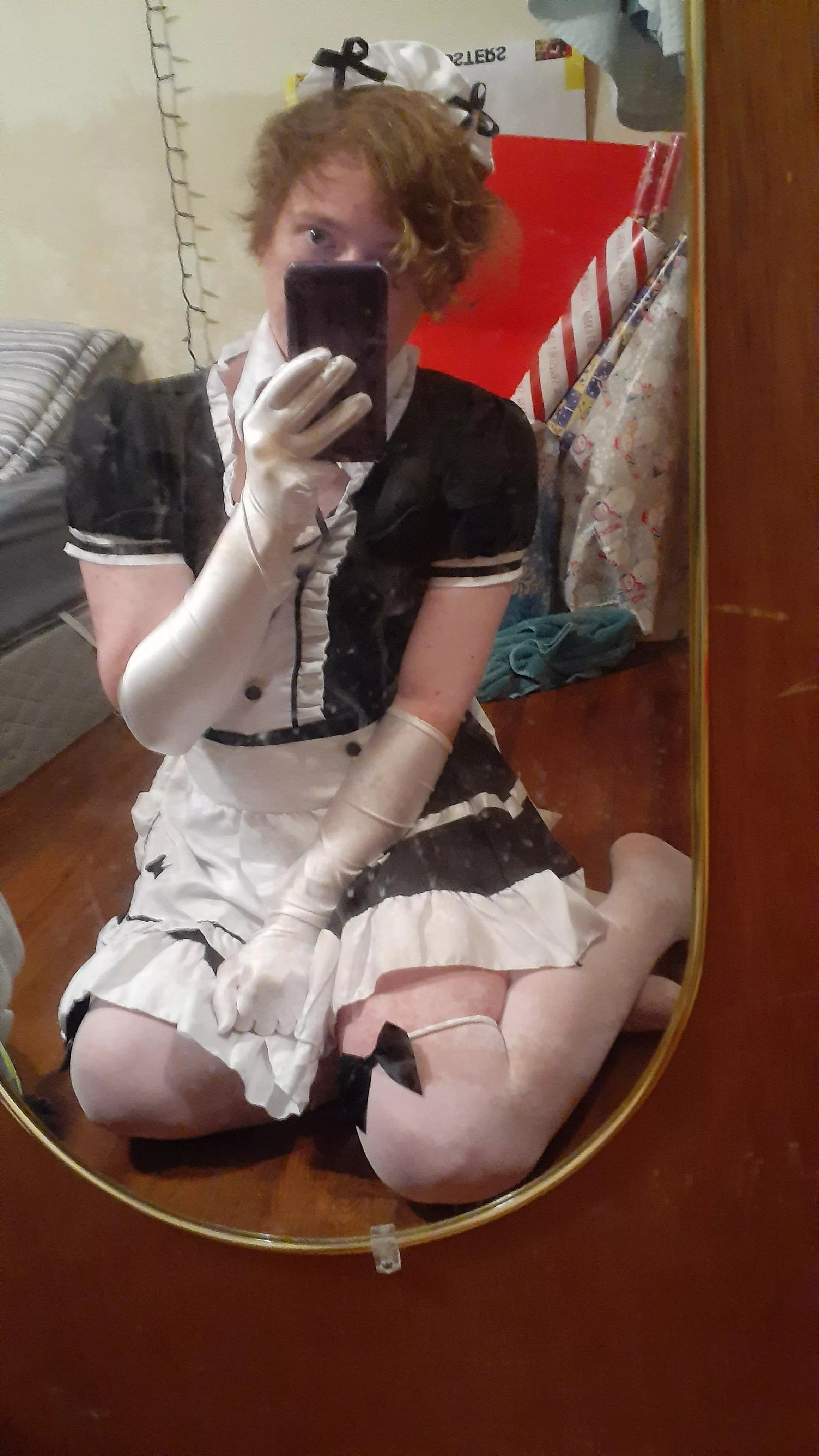 This is my first post on here and I just recently got a maid outfit so I thought I'd show it off here :3