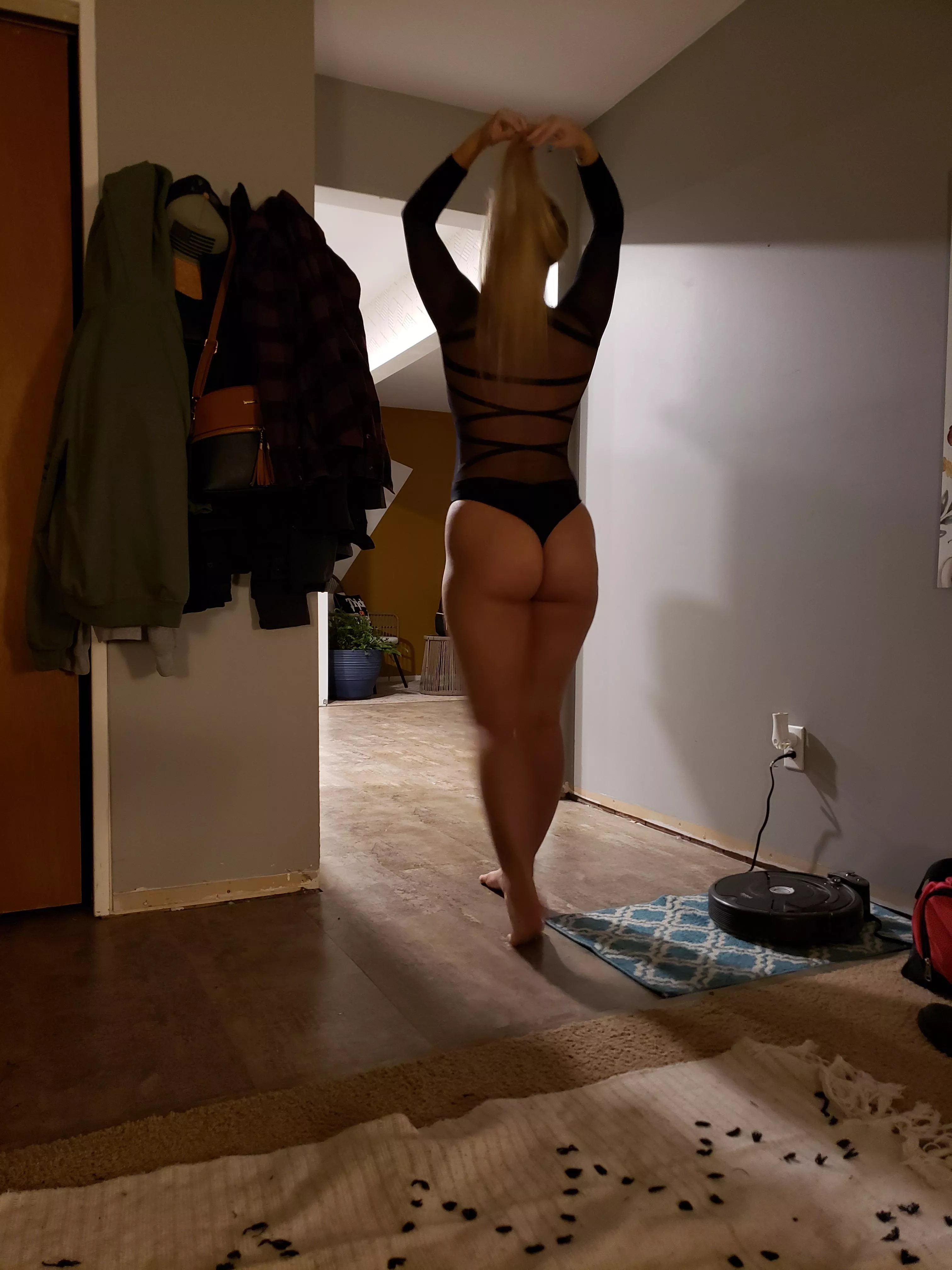 this is what a real college hotwife looks like when she's leaving your place after a good fuck:)