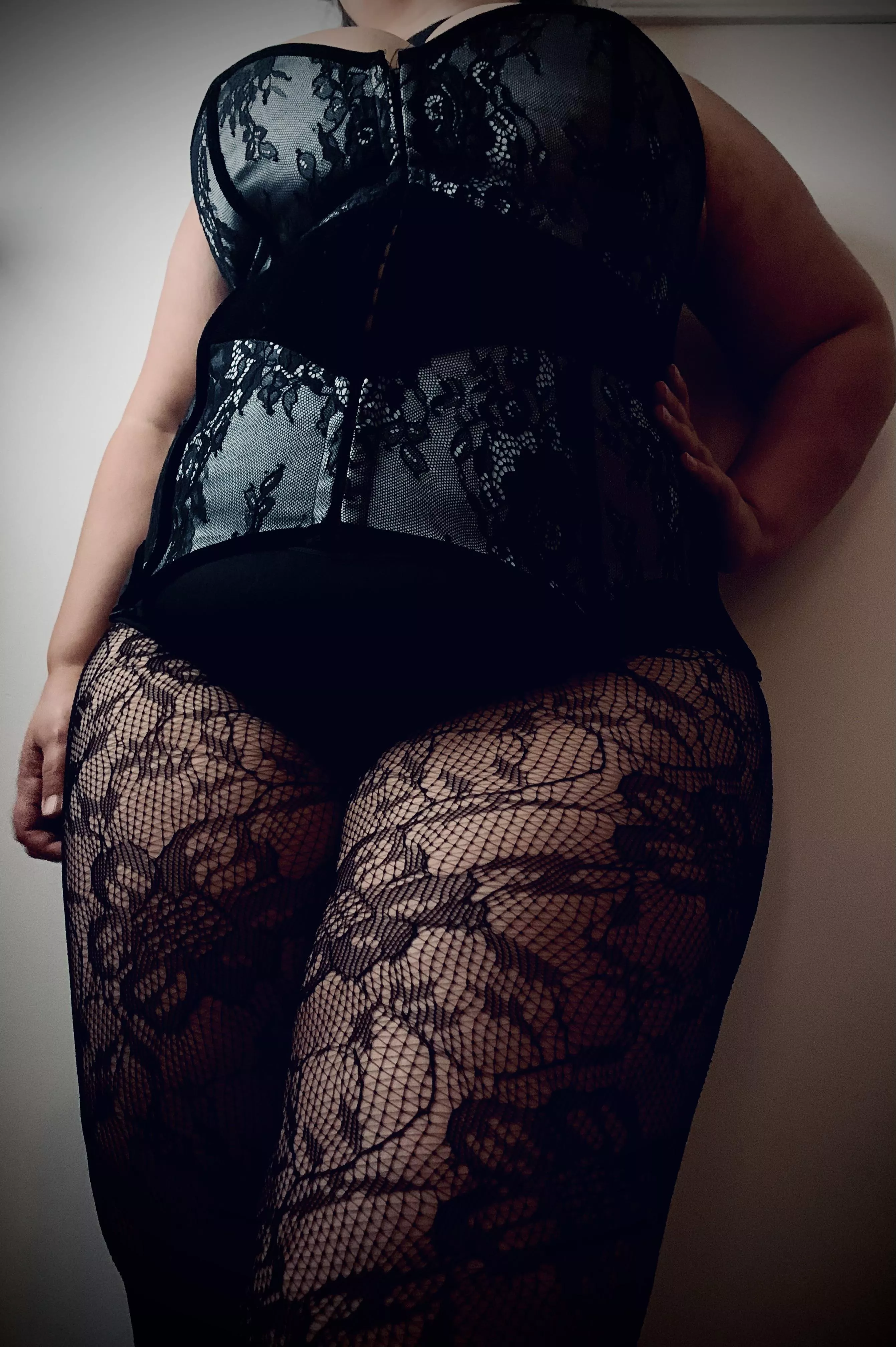 This is your view for worship me Wednesday! Is that a thing? We should make that a thingðŸ˜. God I love wearing corsets.