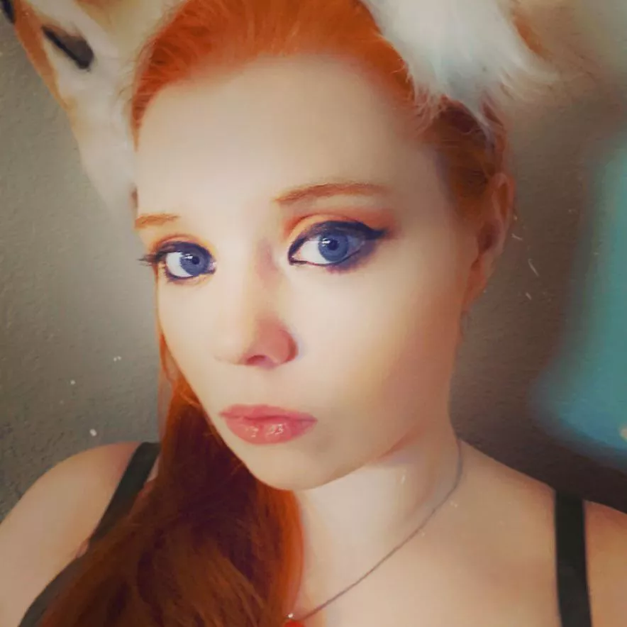 This little fox demands head pats!