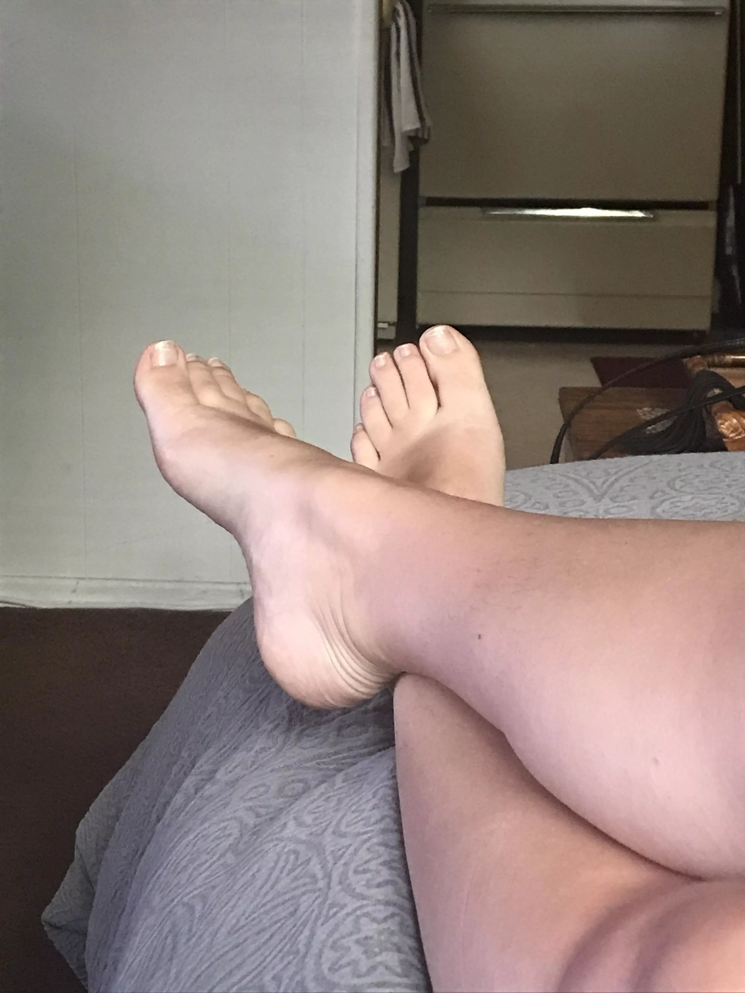 This may sound crazy.. but does anyone here like natural toe nails?