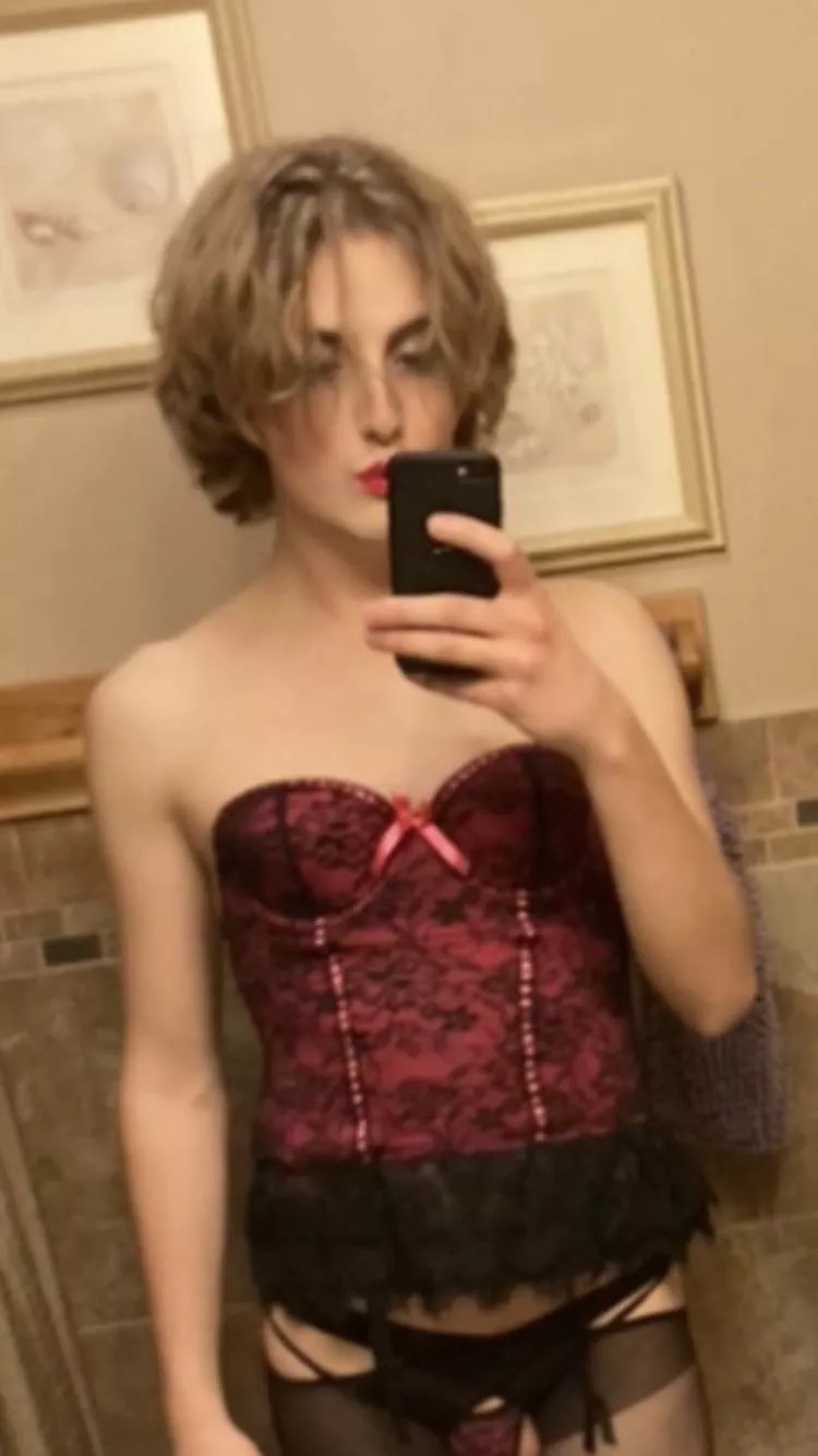 This post got removed from r/crossdressing, so this is take 2!😂 I’m Chloe, new to this sub lmk what you think! ❤️❤️