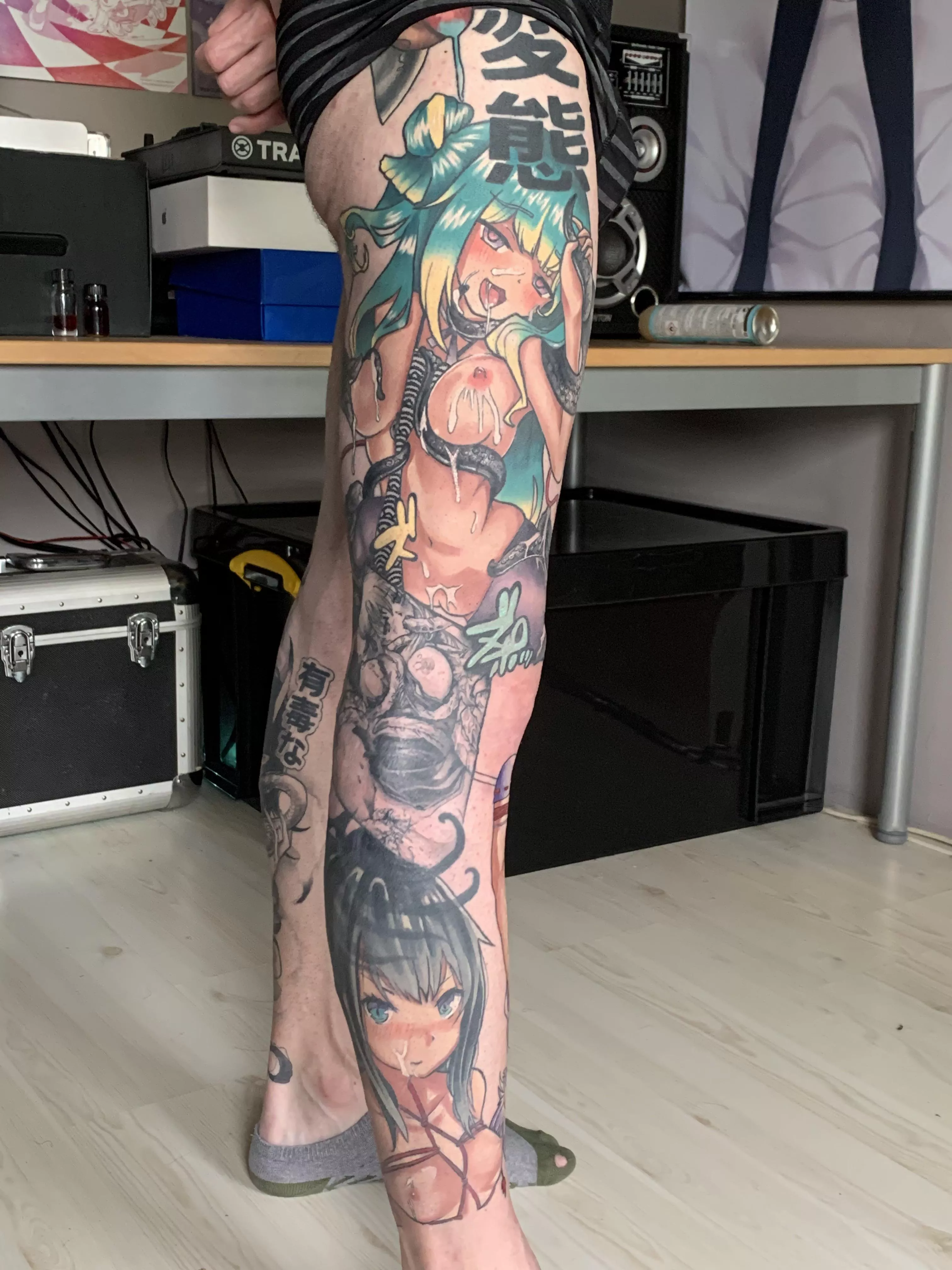 Thought you folks might appreciate my leg ink [female]. Still a WIP.