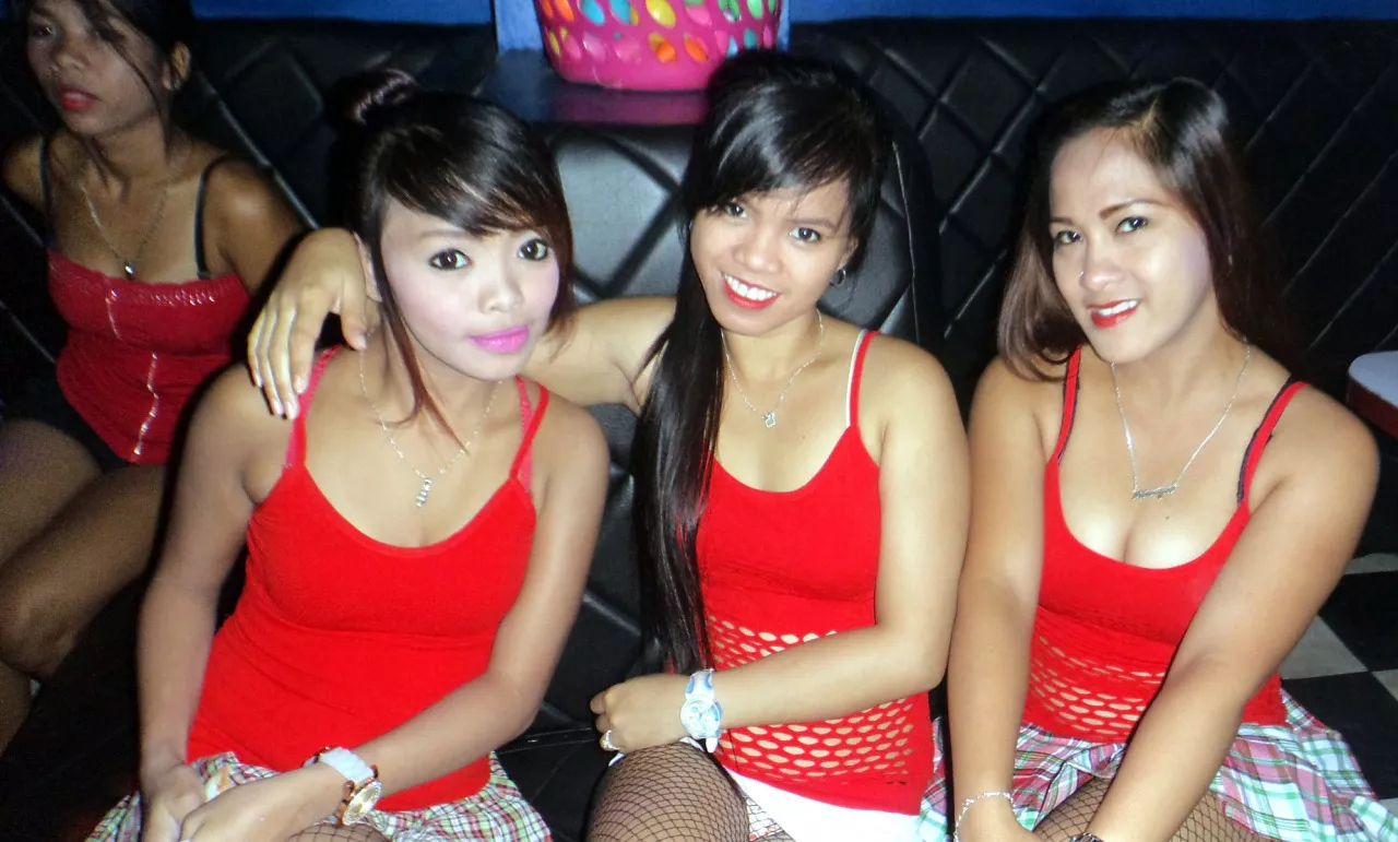 Three Sexy Filipina GRO Waitresses Angeles City