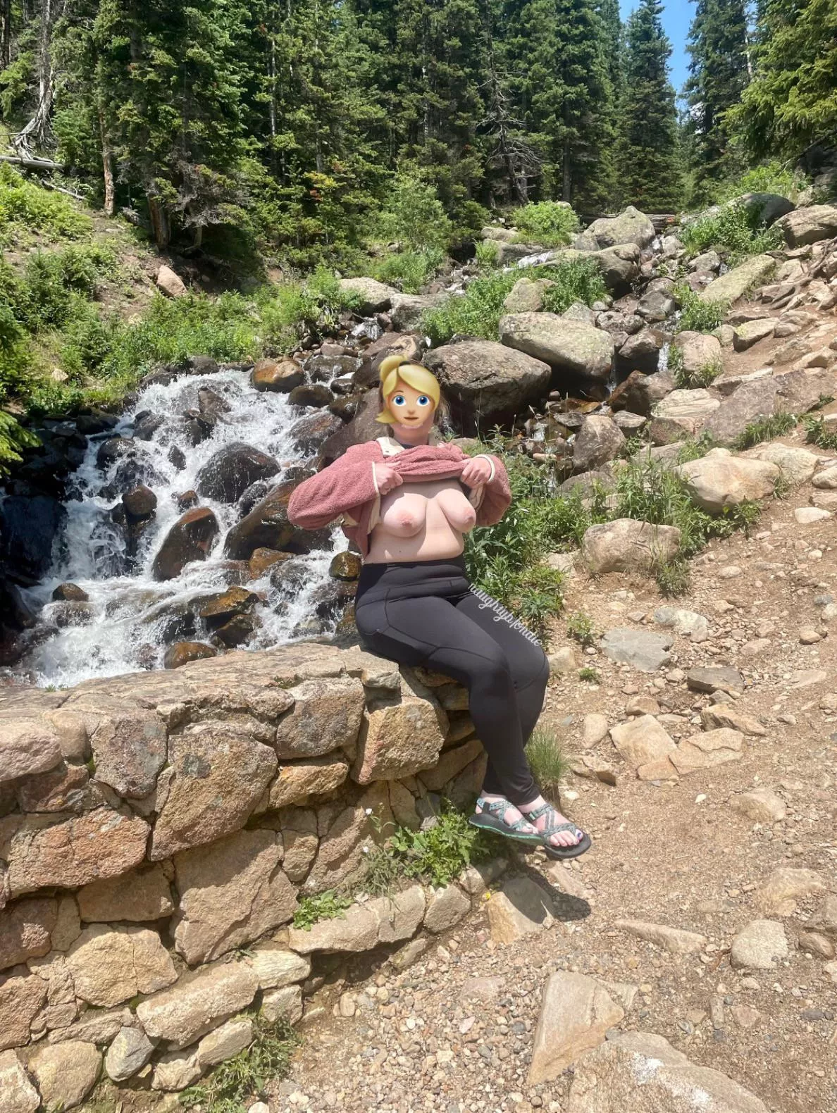 Throwback to when I went chasing waterfalls in Colorado a few weeks ago. Take me back!