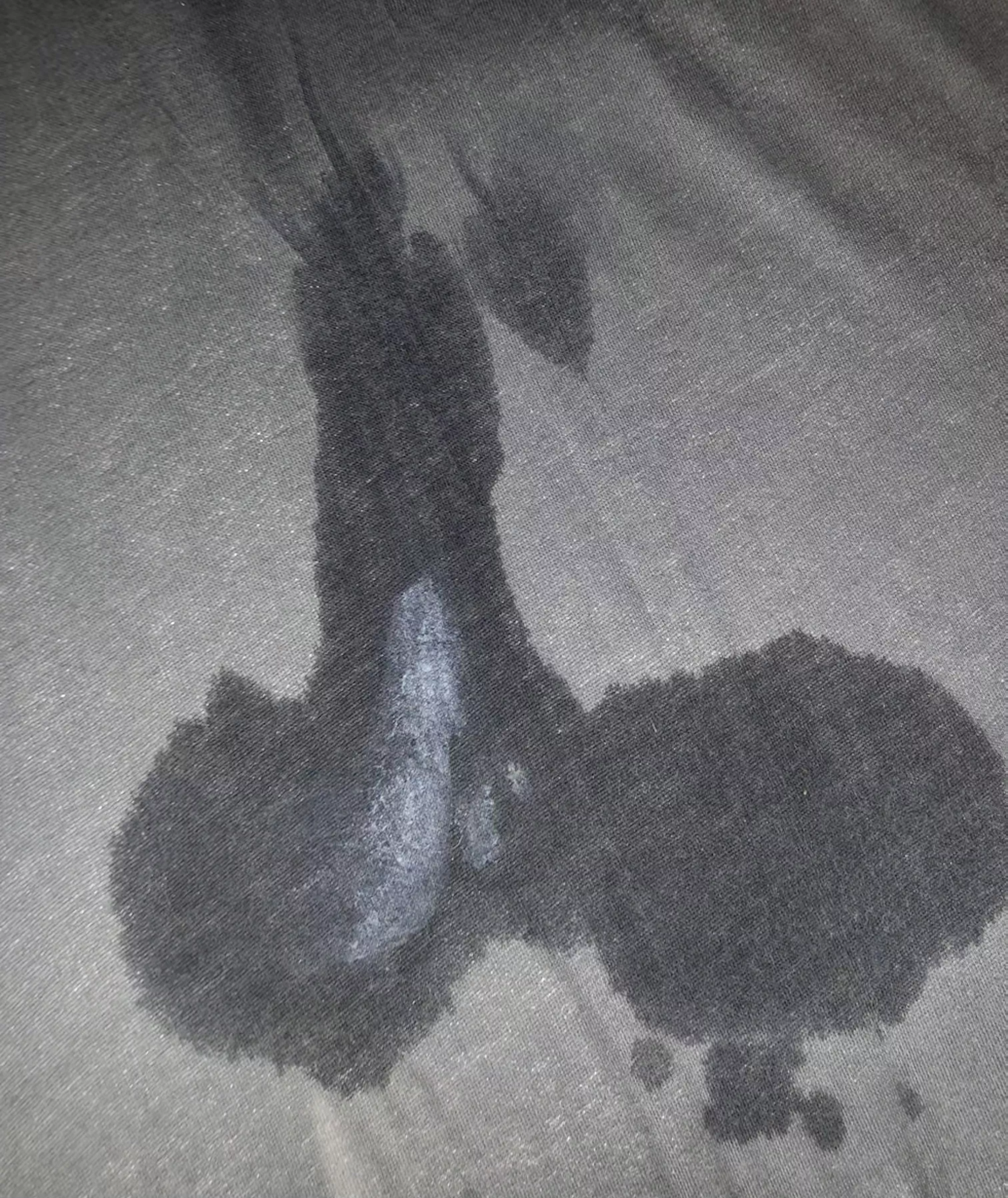 Today my pussy was „painting“ a „cock“ with her juice 🙈🙈