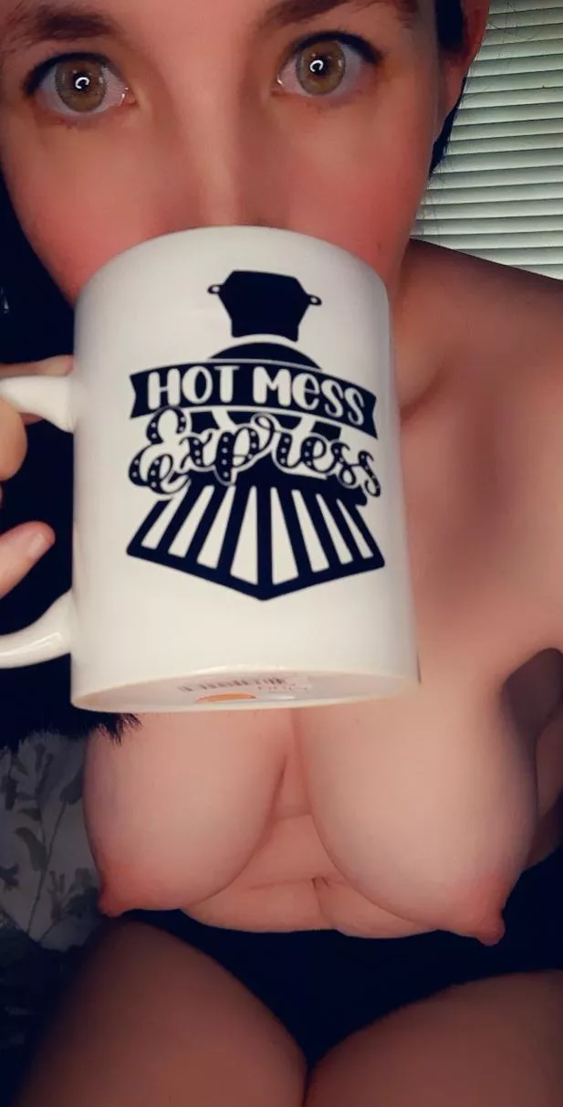 Today's Titty Tuesday proudly brought to you by the Hot Mess Express! May your day be full of boobs and moans 😈😜