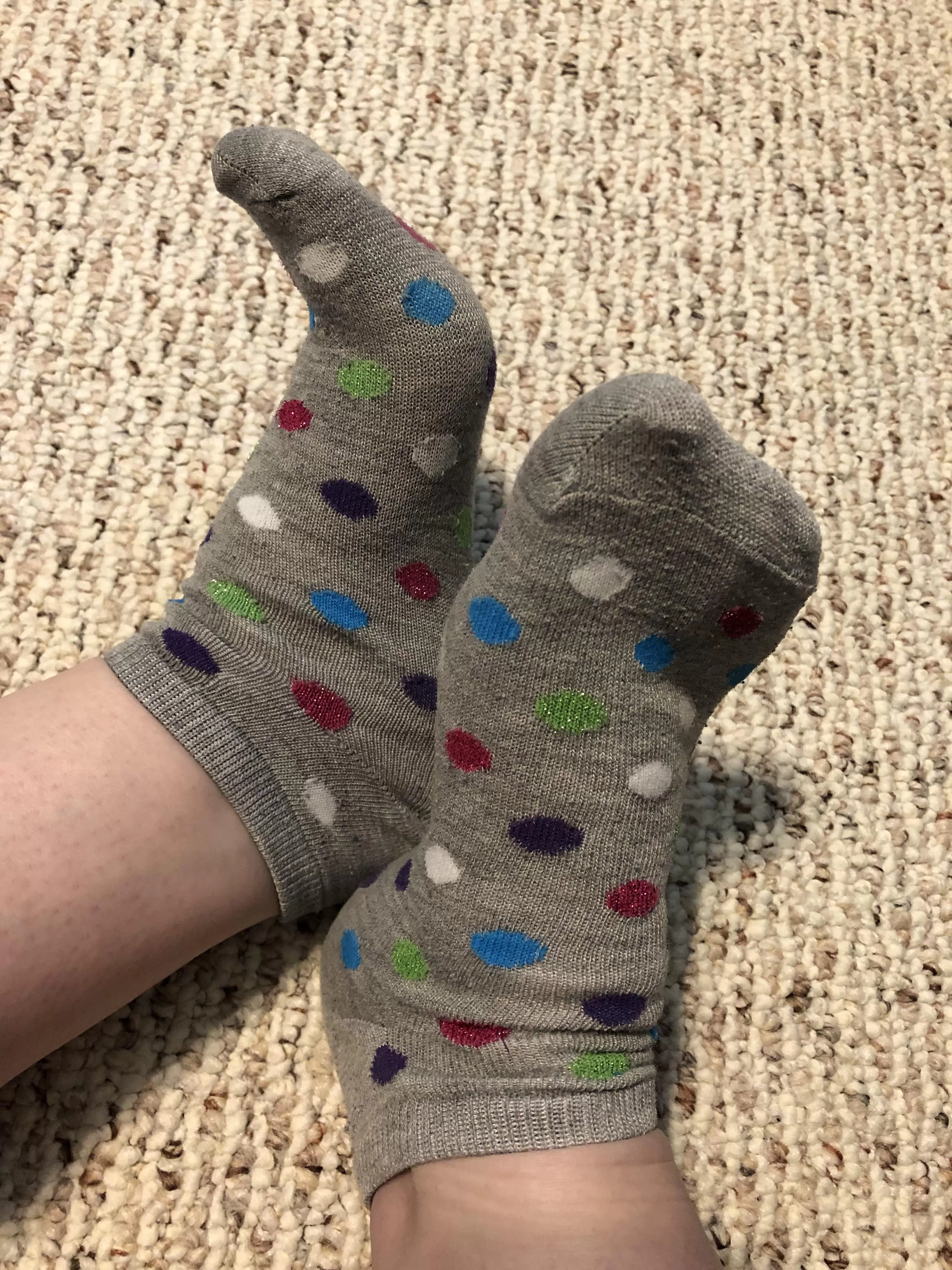 Toe spread in socks (f)