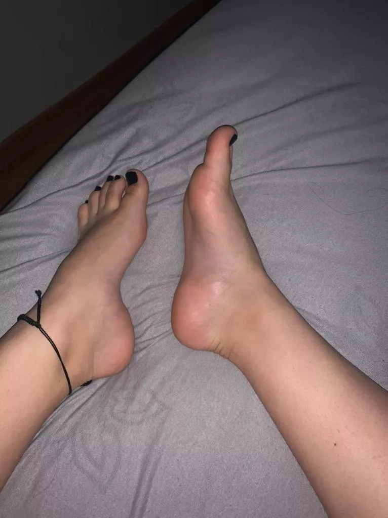 toes n soles, what looks better? ðŸ™ˆ they all ready for fun. dms/pms r welcome