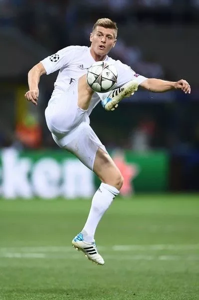 Toni Kroos action shot